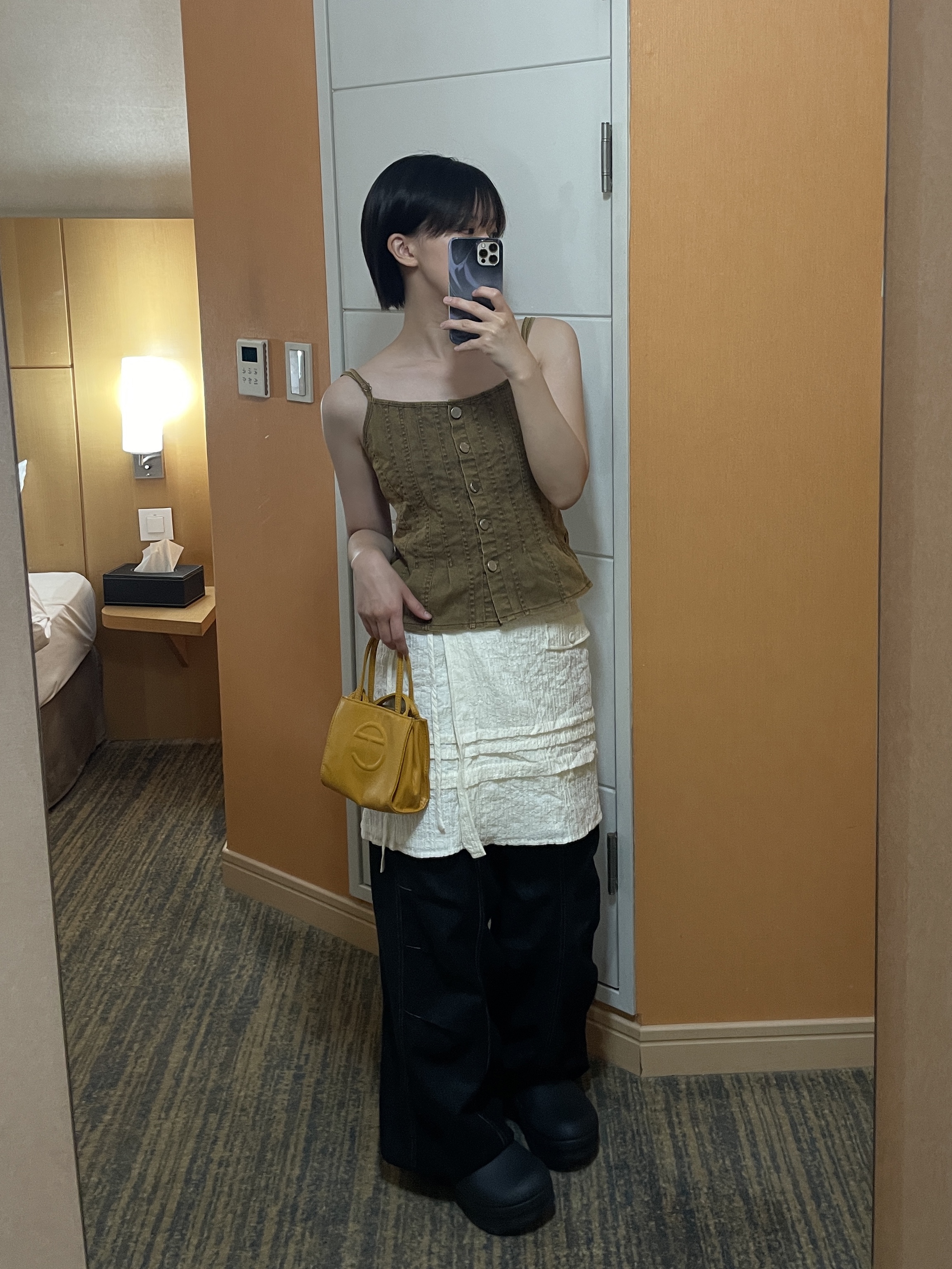 Telfar Small Shopping Bag Mustard, (W) Adidas Adifom Stan Smith Mule Core Black 착용 스타일