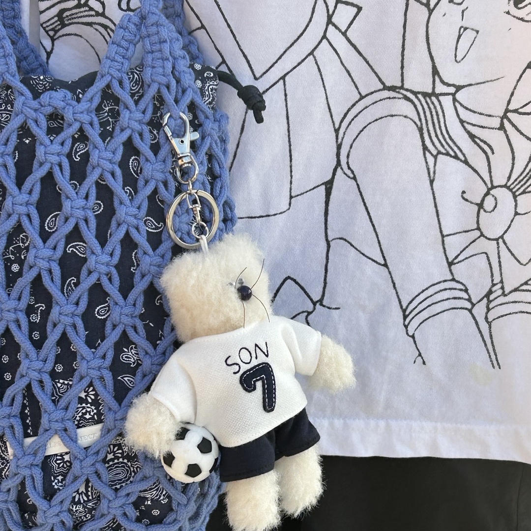 Monamhee x NOS7 SON.hee Keyring Cream 착용 스타일 - 1