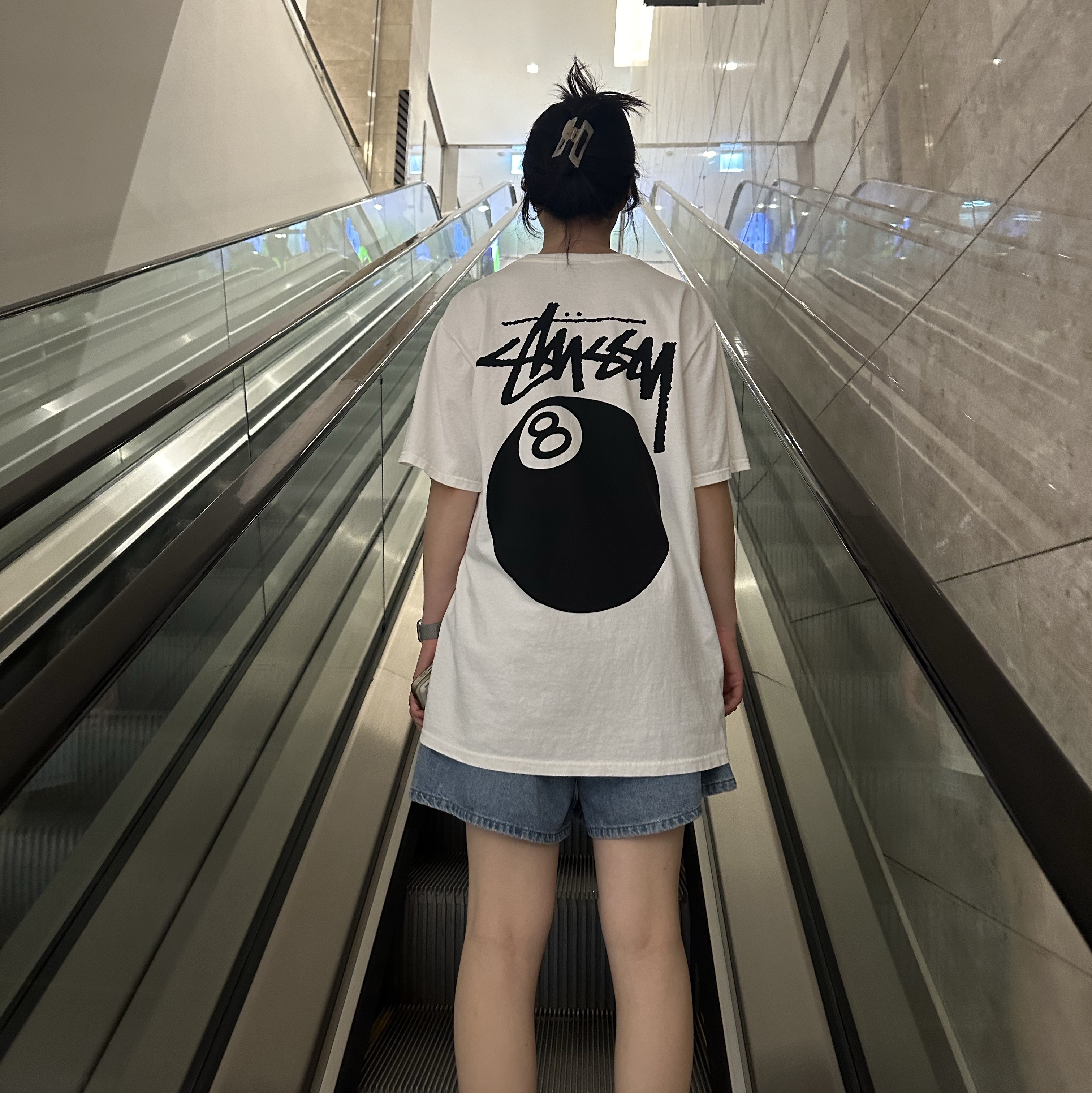 Stussy 8 Ball Pigment Dyed T-Shirt Natural 착용 스타일 - 2