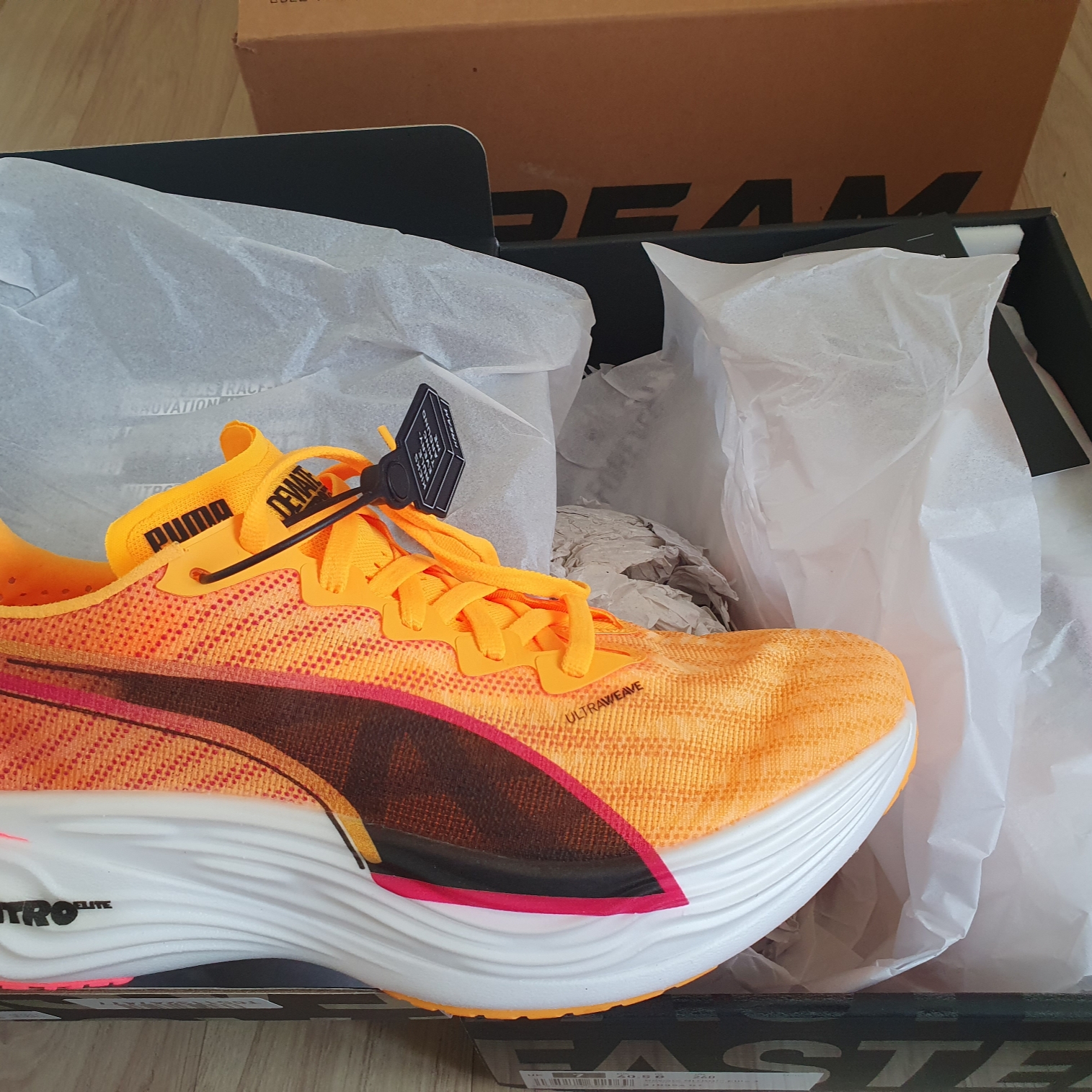 Puma Deviate Nitro Elite 3 Fire Sun Stream Sunset Glow 착용 스타일