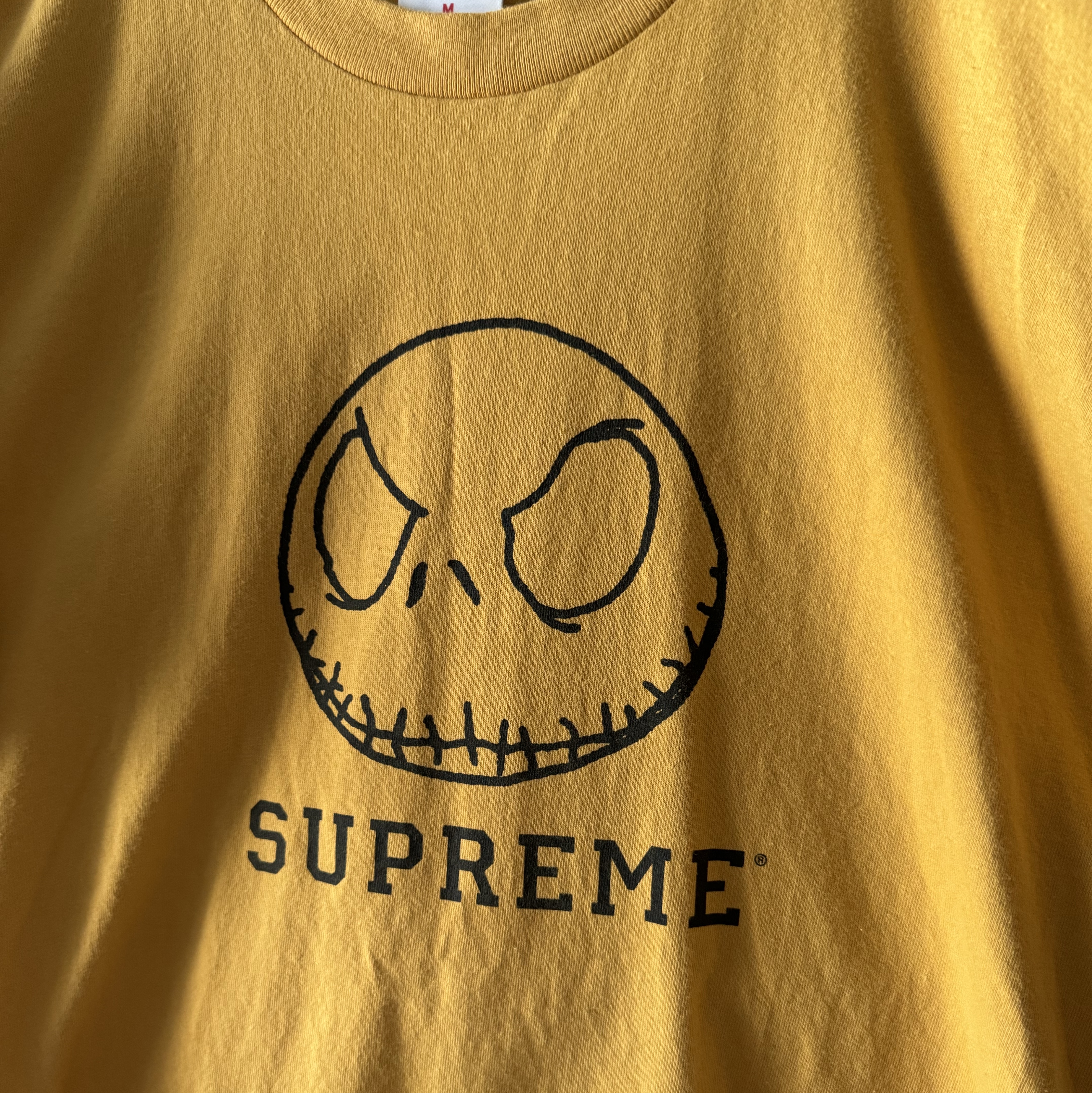 Supreme Skeleton T-Shirt Mustard - 23FW 착용 스타일 - 1
