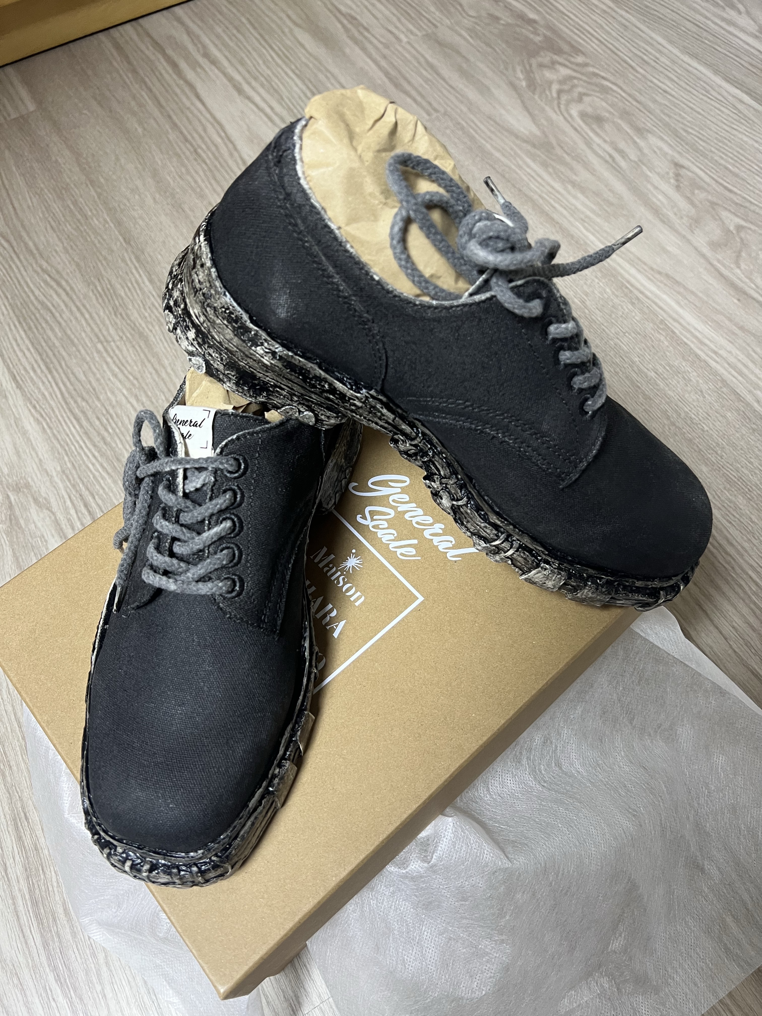 Maison Mihara Yasuhiro General Scale Vintage Like Sole Canvas Shoes Black Black 착용 스타일