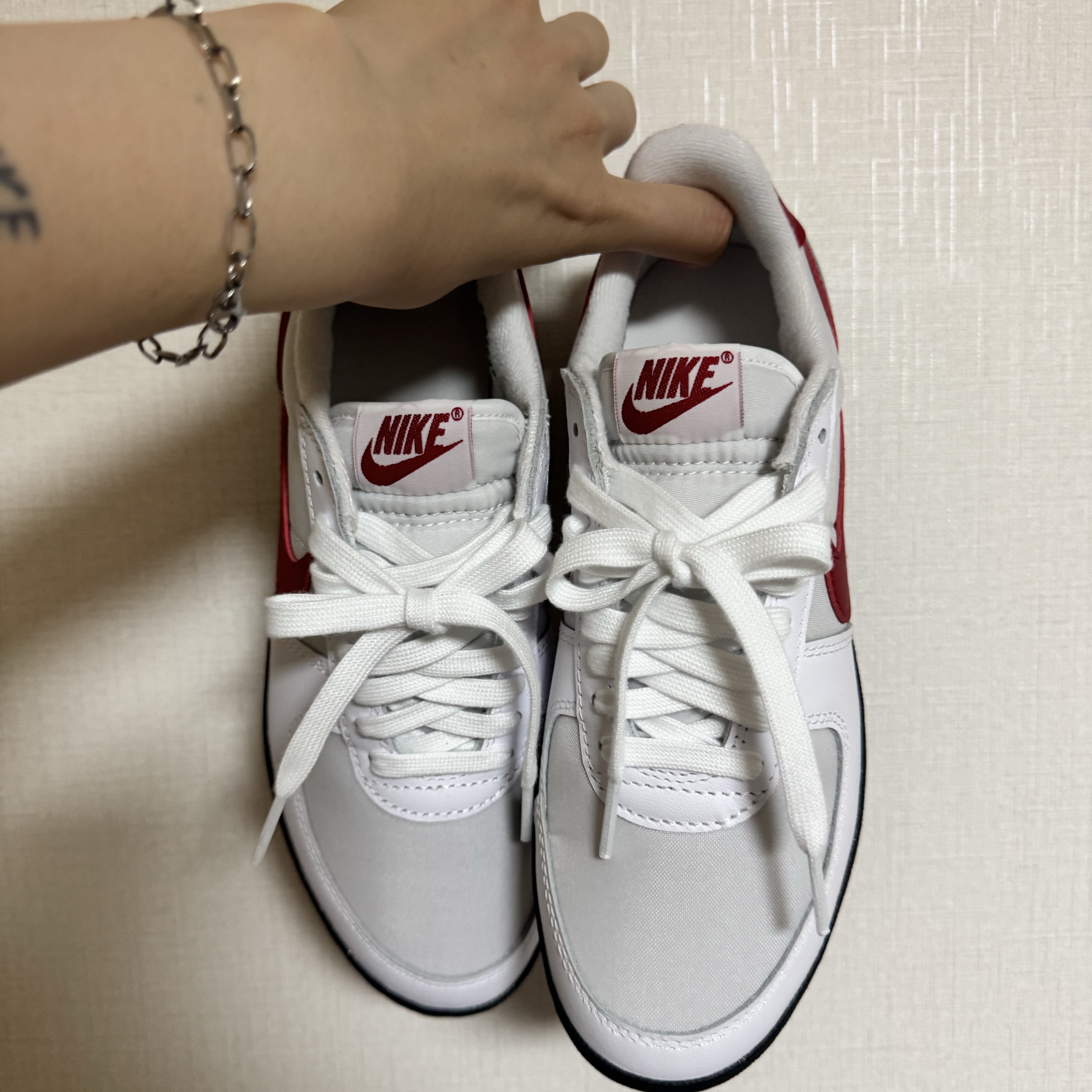 Nike Field General 82 SP White and Varsity Red 착용 스타일