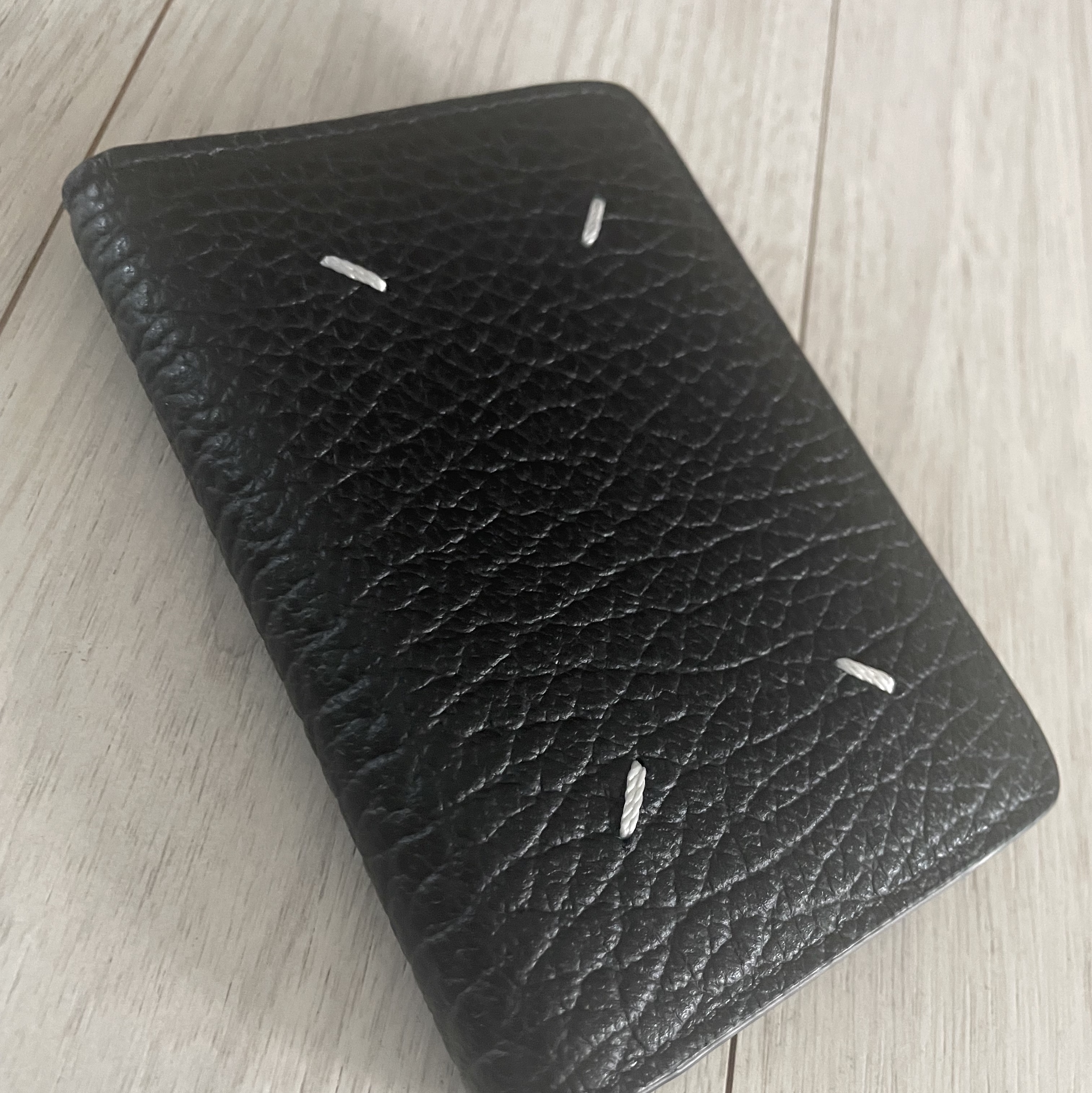 Maison Margiela Bovine Leather Card Holder Black 착용 스타일 - 1