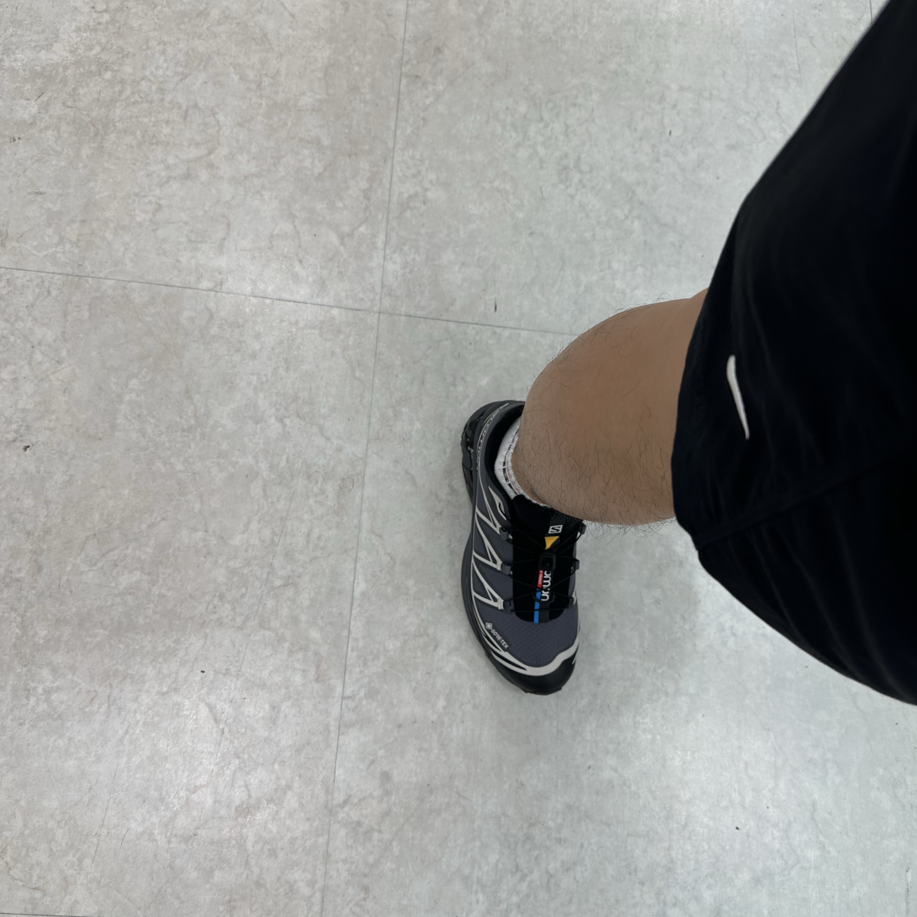 Salomon XT-6 Gore-Tex Black Ebony 착용 스타일 - 1