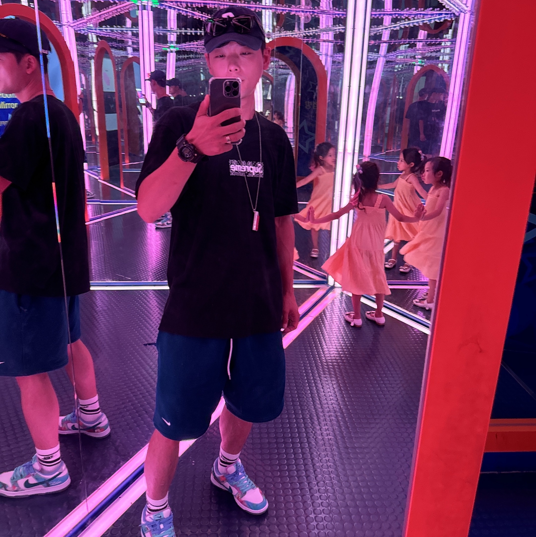 Palace Washed Twill P 6-Panel Navy - 22SS, Oakley x Fragment Frogskins Yellow Polished Black Frame Prizm Grey Lenses Low Bridge Fit 착용 스타일 - 1