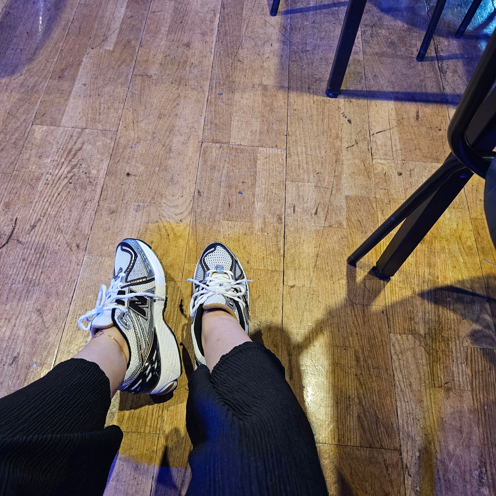 New Balance 1906R White Gold 착용 스타일
