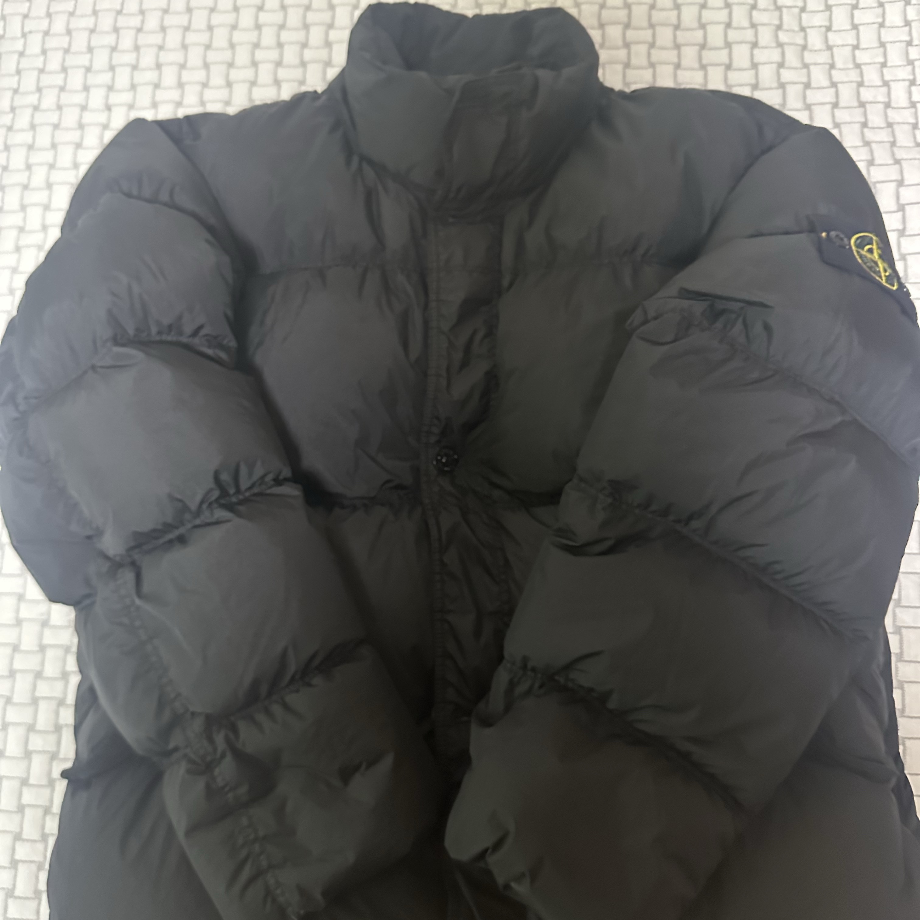 Stone Island 40123 Garment Dyed Crinkle Reps R-NY Down Jacket Black - 24FW 착용 스타일 - 1