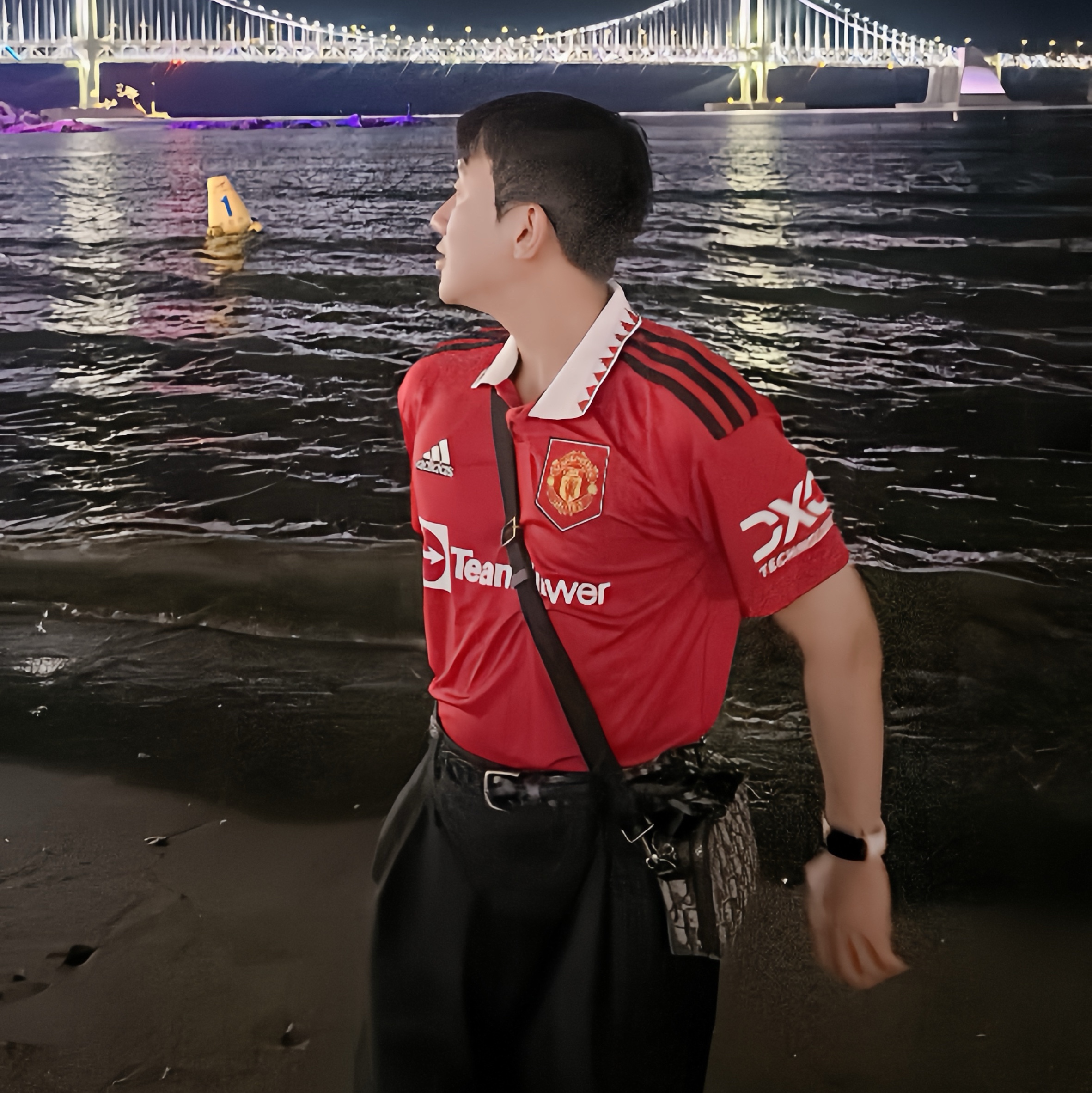 Adidas Manchester United 2022/23 Home Jersey Real Red - US Sizing (Non Marking Ver.) 착용 스타일 - 1