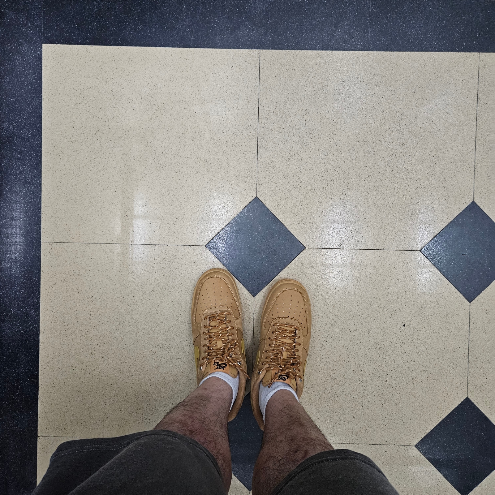 Nike Air Force 1 '07 WB Flax 착용 스타일