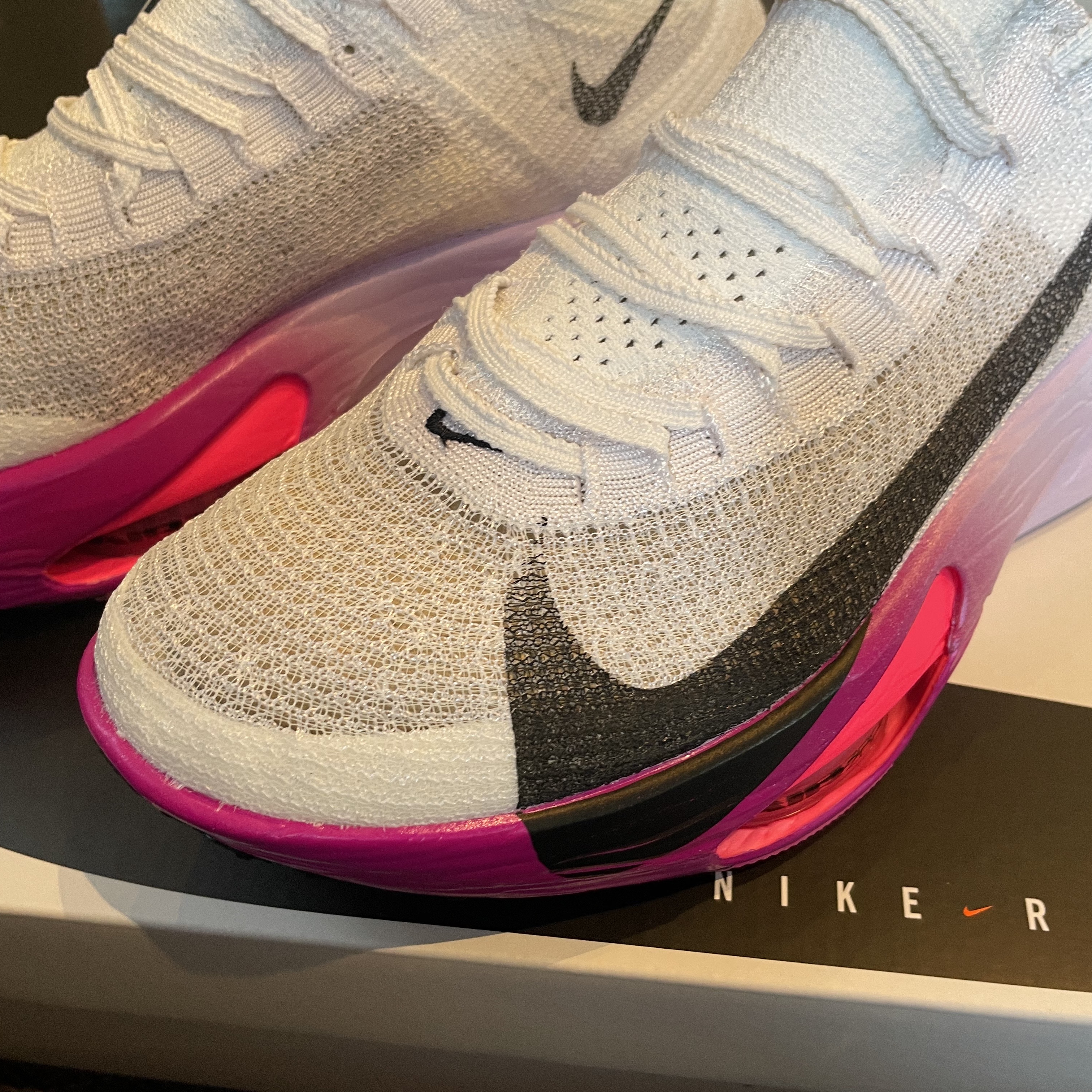 Nike Air Zoom Alphafly Next% 3 Hyper Pink 착용 스타일 - 4