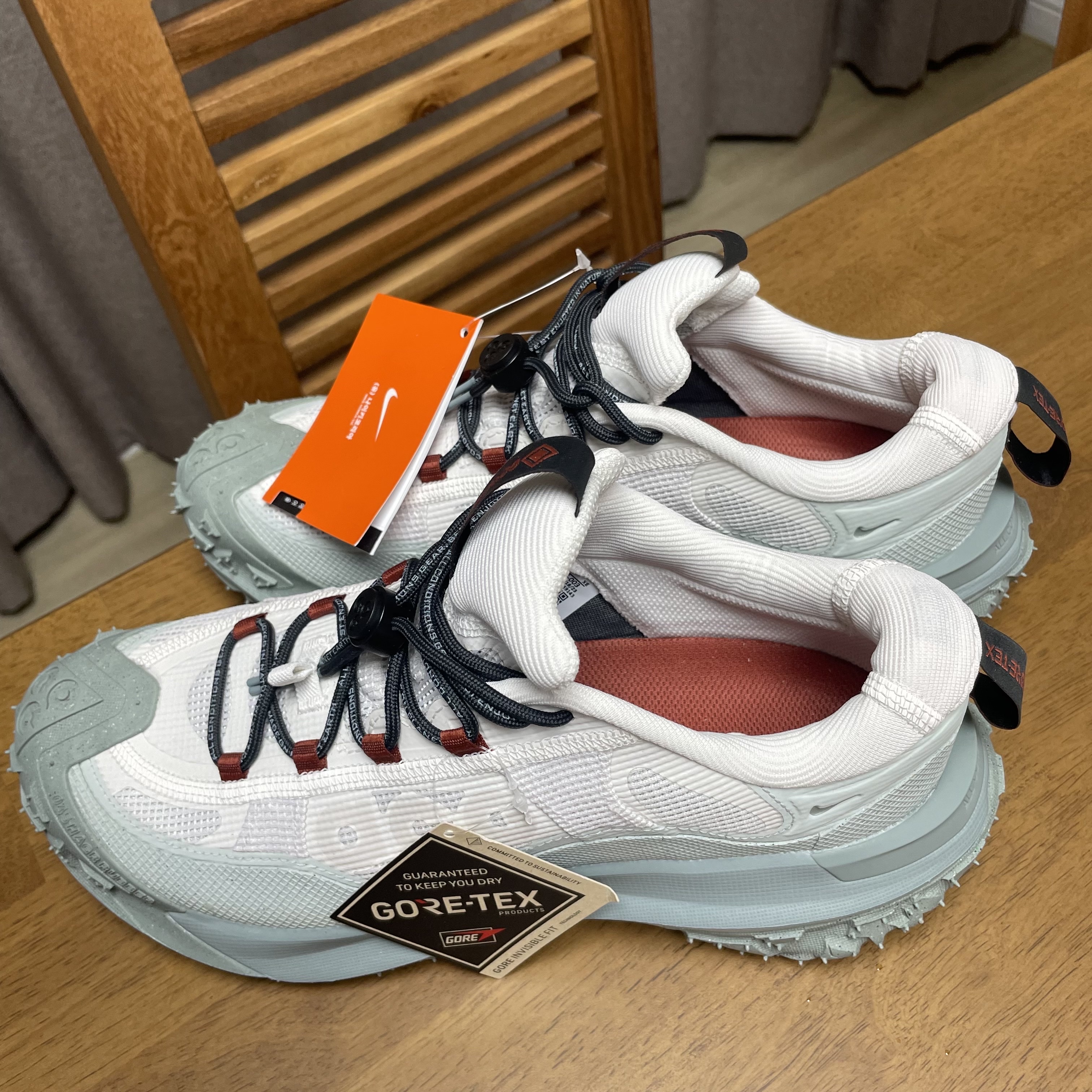 Nike ACG Mountain Fly 2 Low Gore-Tex Phantom Dark Smoke Grey 착용 스타일