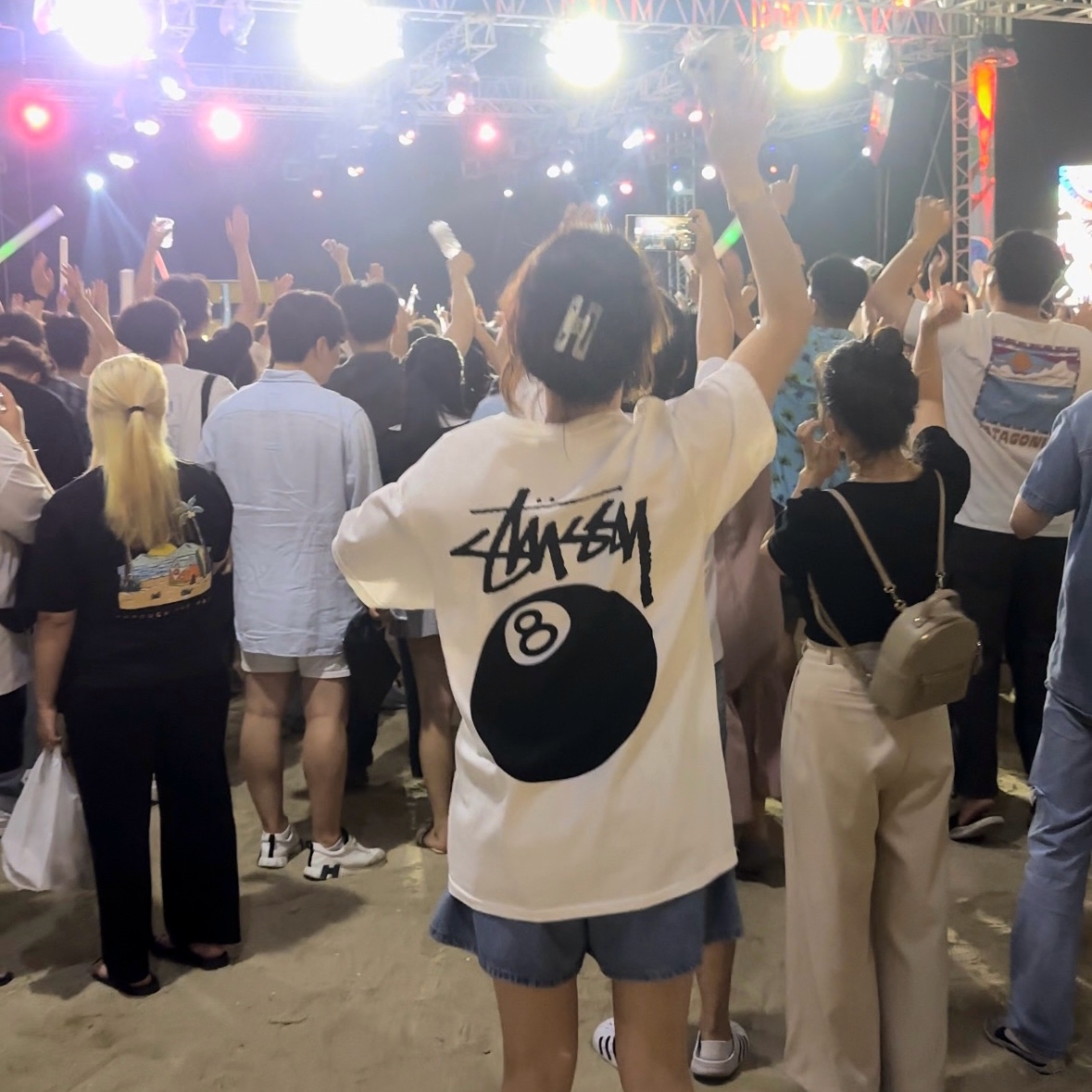 Stussy 8 Ball Pigment Dyed T-Shirt Natural 착용 스타일 - 1
