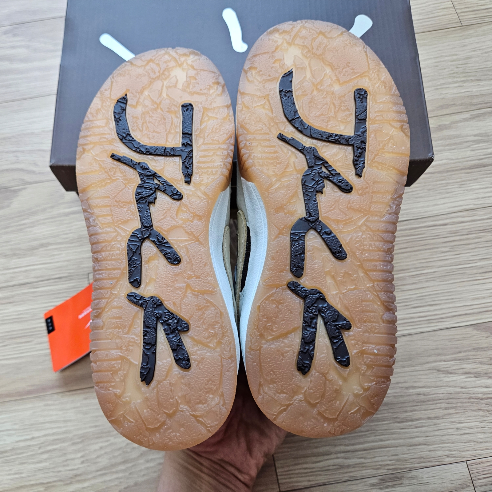 (PS) Jordan x Travis Scott Jumpman Jack TR Sail and Dark Mocha 착용 스타일 - 6