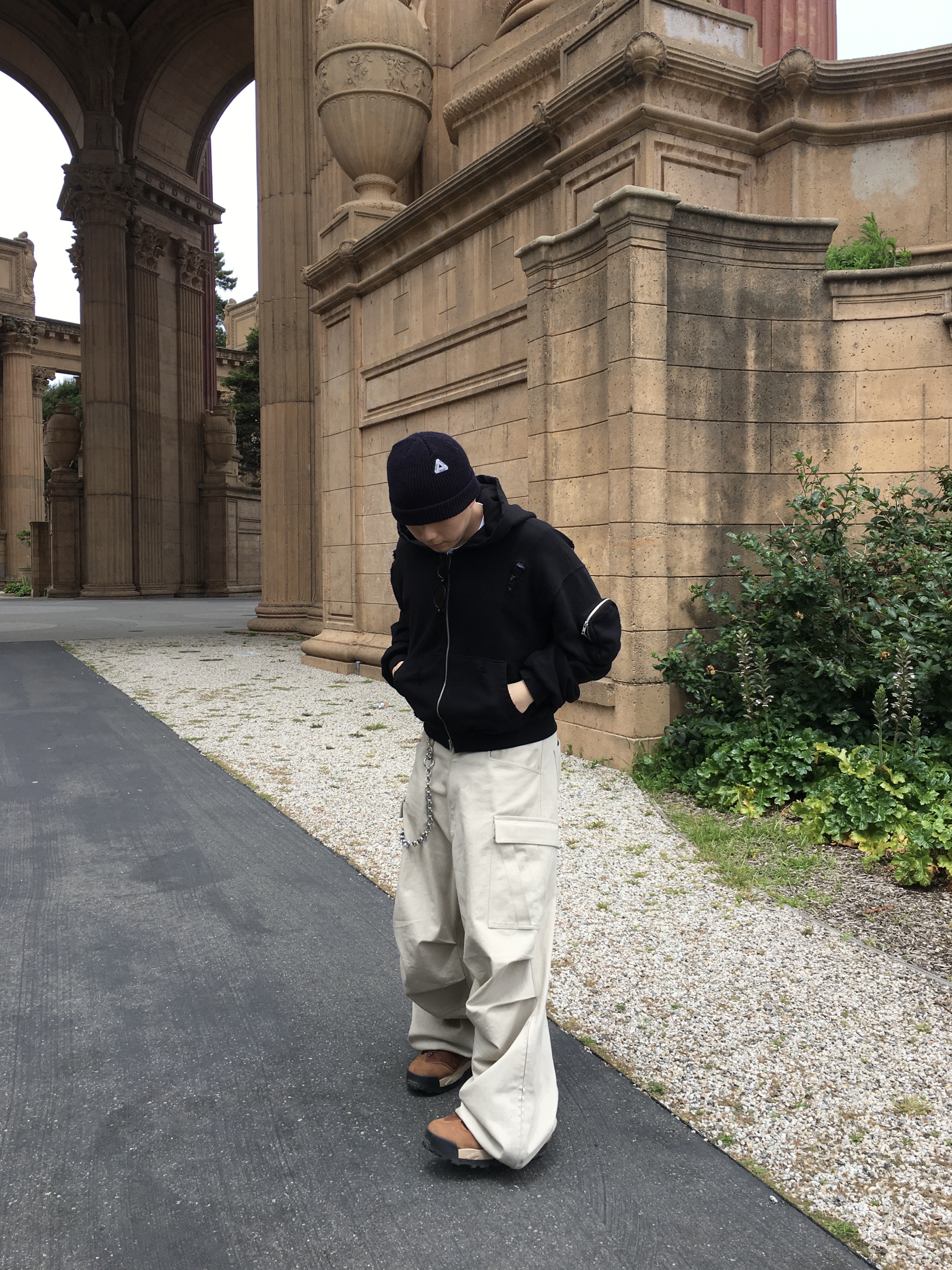 OMO 3D Pocket Zip-Up Hoodie Black, Nonnod Side Zip Cargo Pants Beige 착용 스타일 - 1