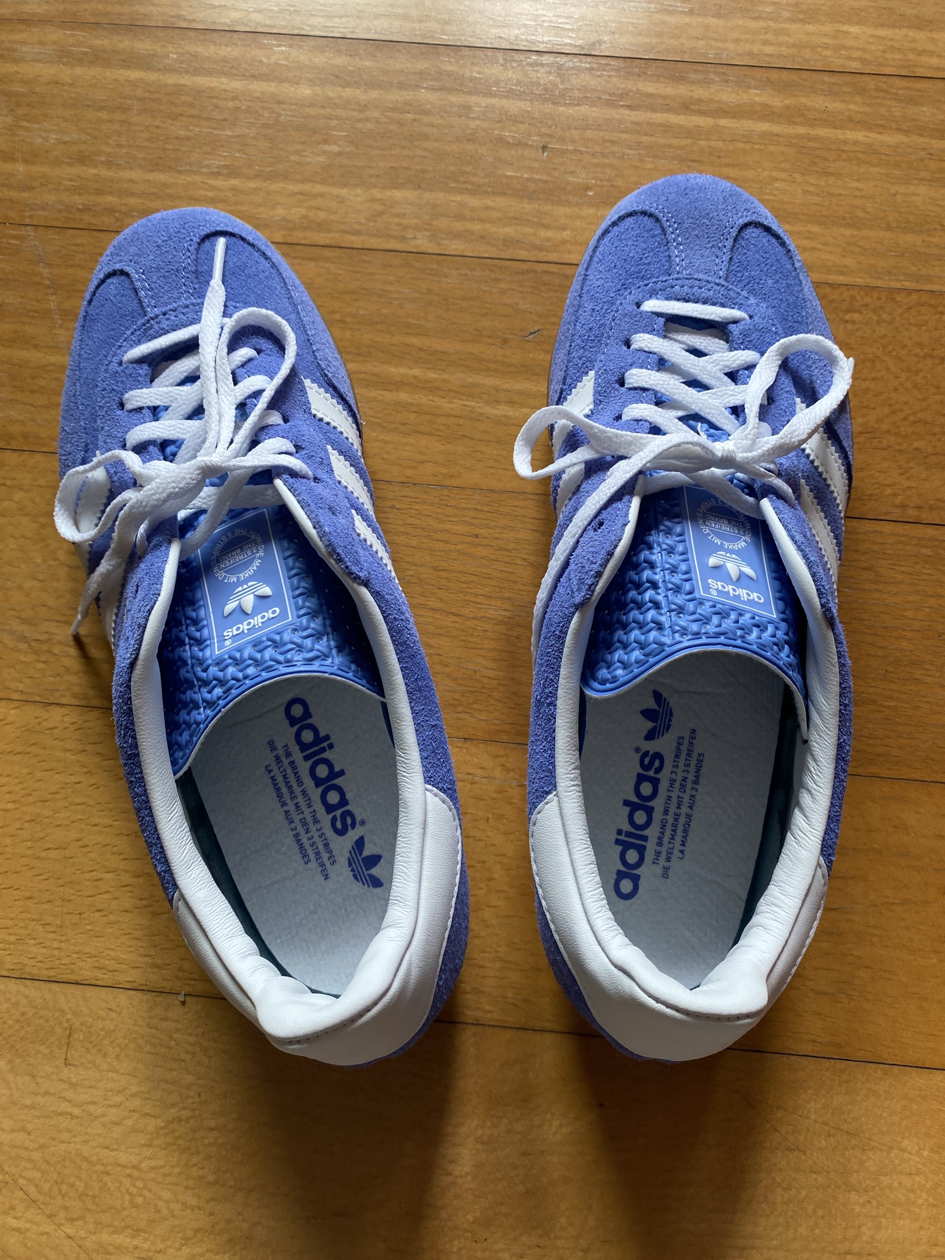 (W) Adidas Gazelle Indoor Blue Fusion Cloud White, Gregory x Thisisneverthat Quick Padded Case S Khaki 착용 스타일 - 6