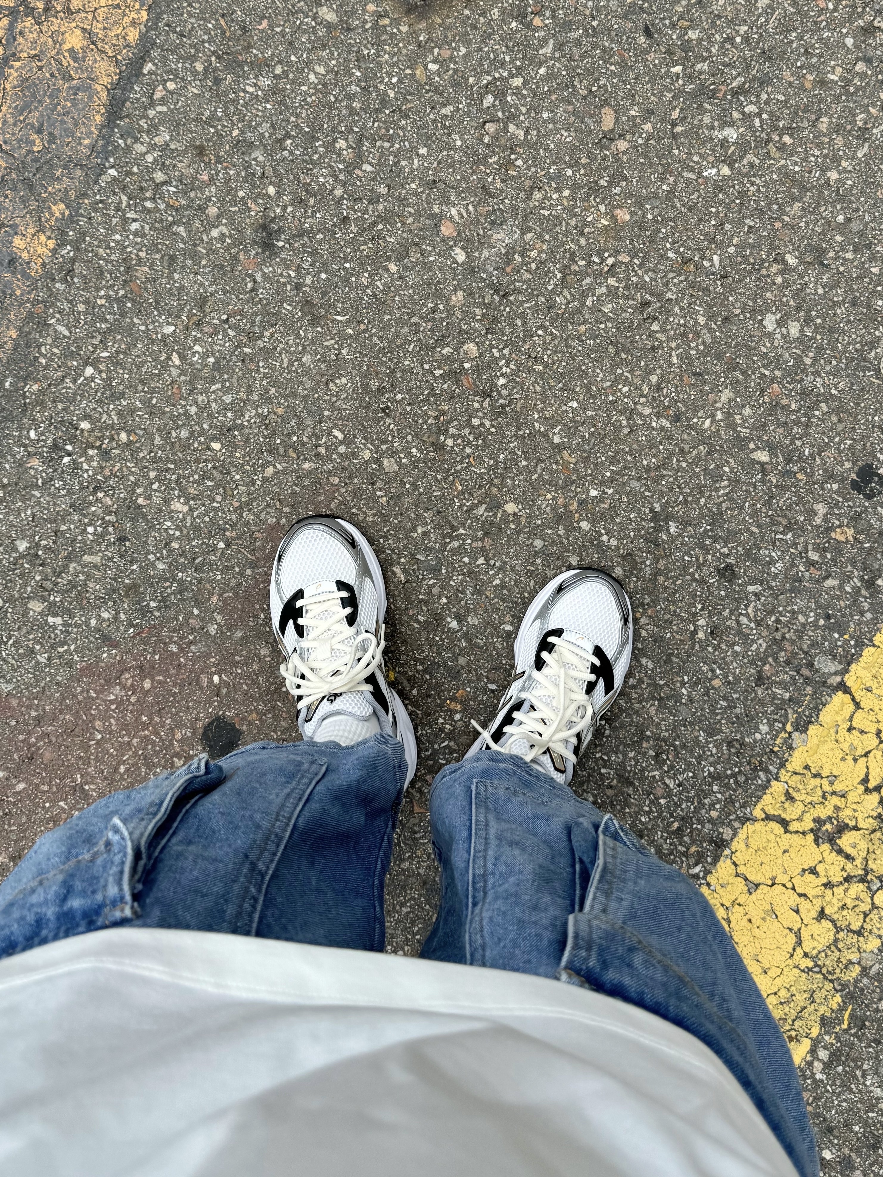 Asics Gel-1130 Cream Pure Silver, Ader Error Aiger T-Shirt Off White 착용 스타일 - 6