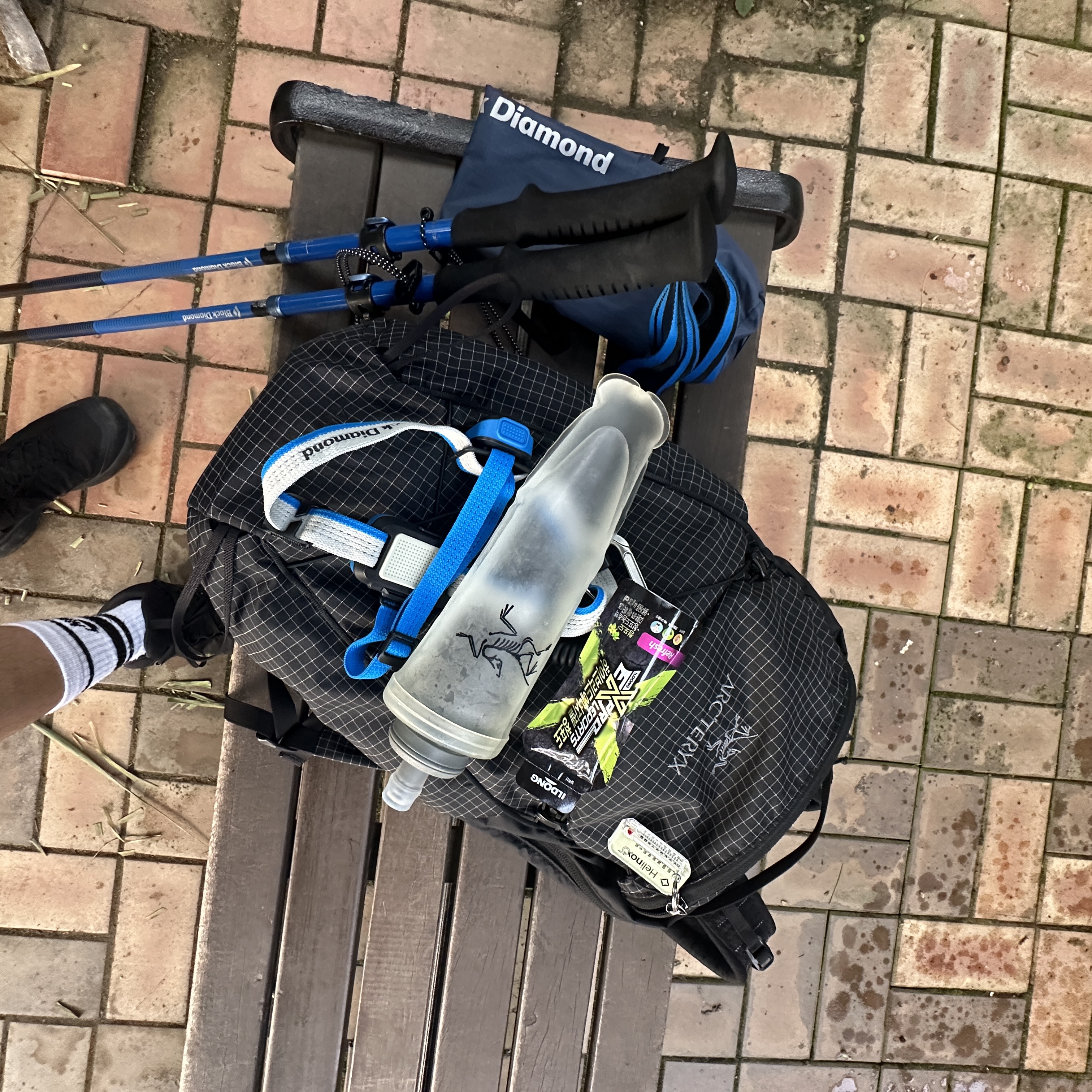 Helinox 15th Anniversary Zipperpull Thermometer Lumazip Light Stored Black, Arc'teryx Aerios 18 Backpack Black 착용 스타일