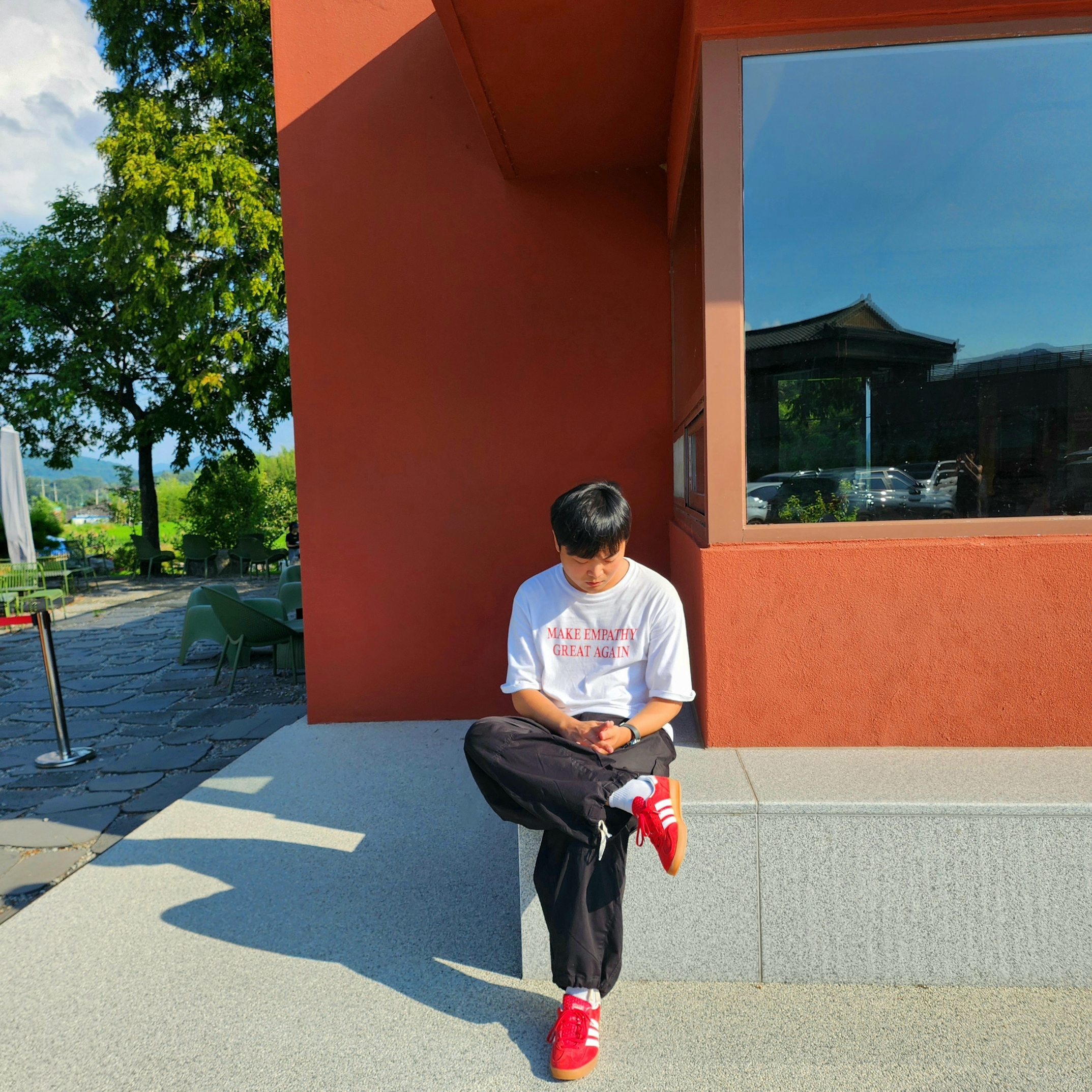 Adidas Gazelle Indoor Better Scarlet Cloud White, Samsung Galaxy Watch5 44mm Juun.J Edition Black (Korean Ver.) 착용 스타일 - 5