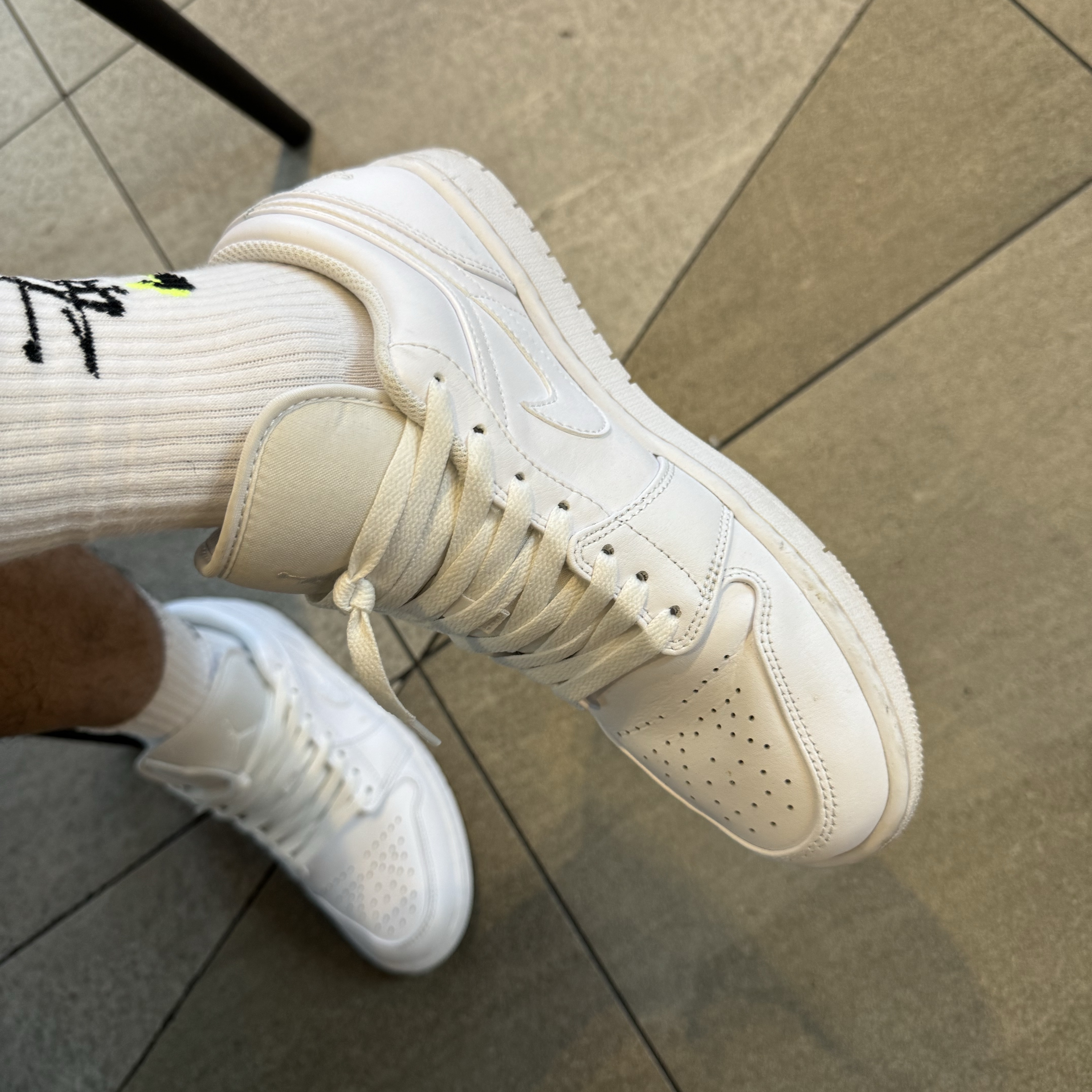 Jordan 1 Low Triple White 착용 스타일