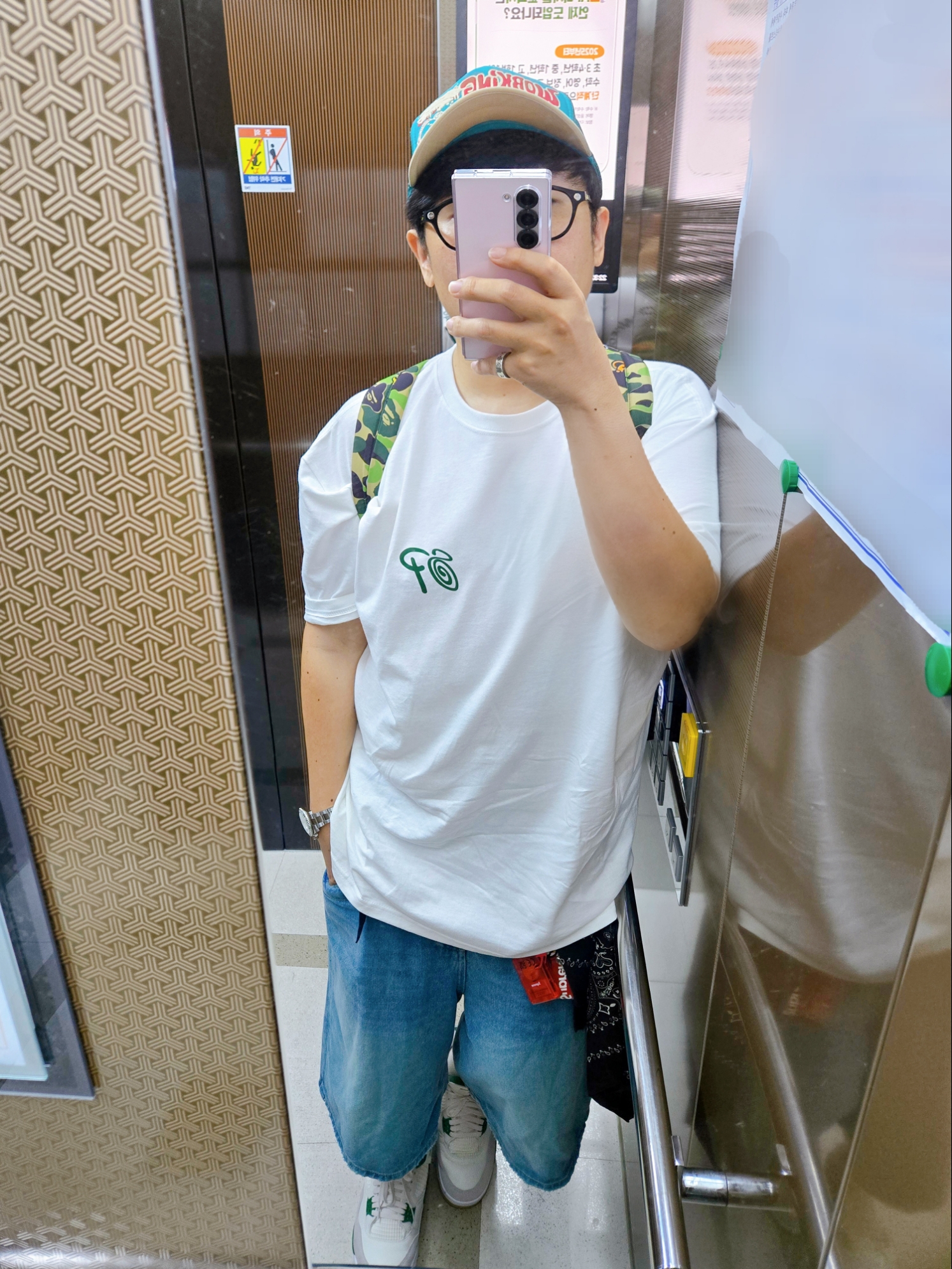 Stussy x Patta Sound Connection T-Shirt White, BAPE Baby Milo Medium Backpack Green 착용 스타일