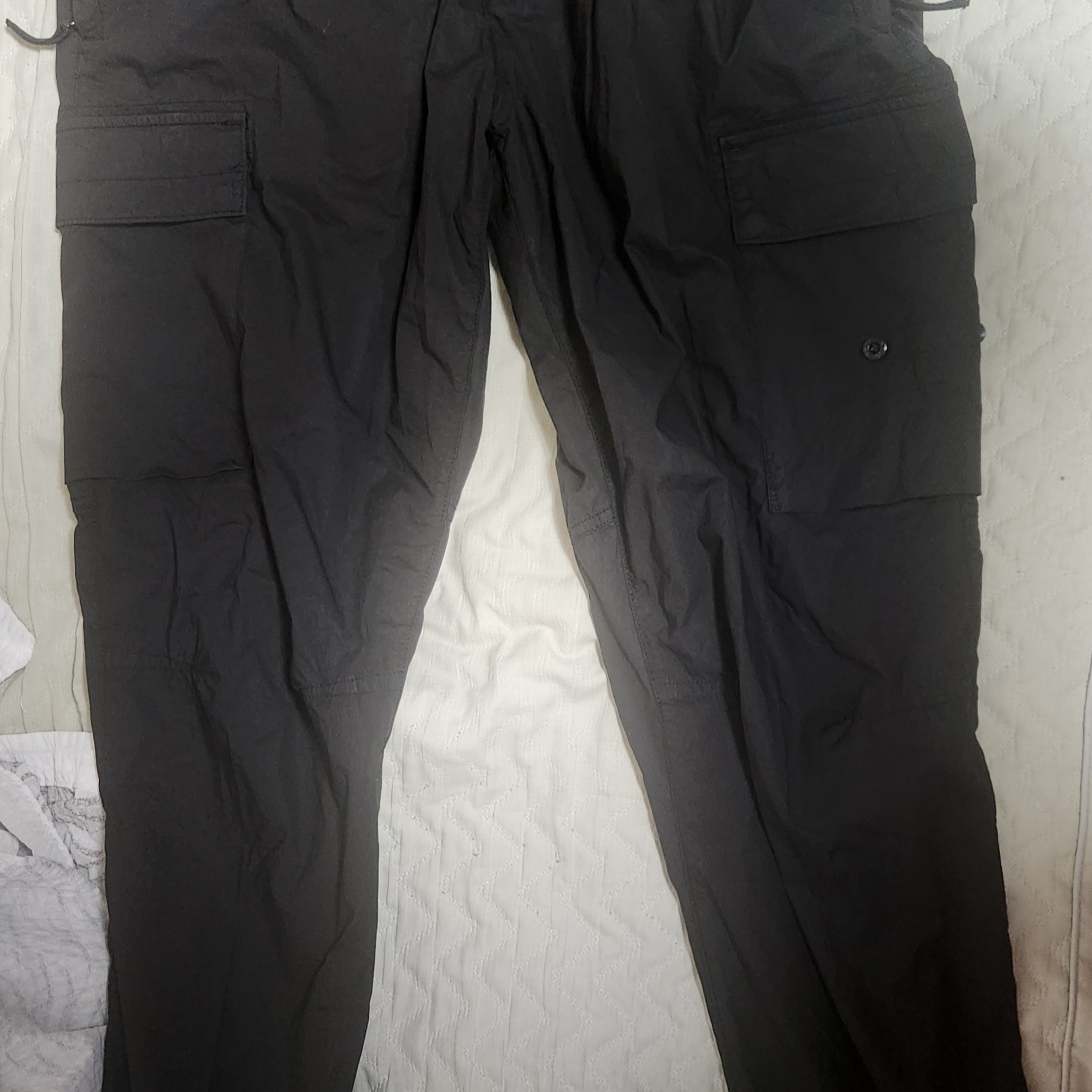 Stone Island 31303 Stretch Cotton Tela Paracadute Cargo Pants Black - 24SS 착용 스타일 - 2