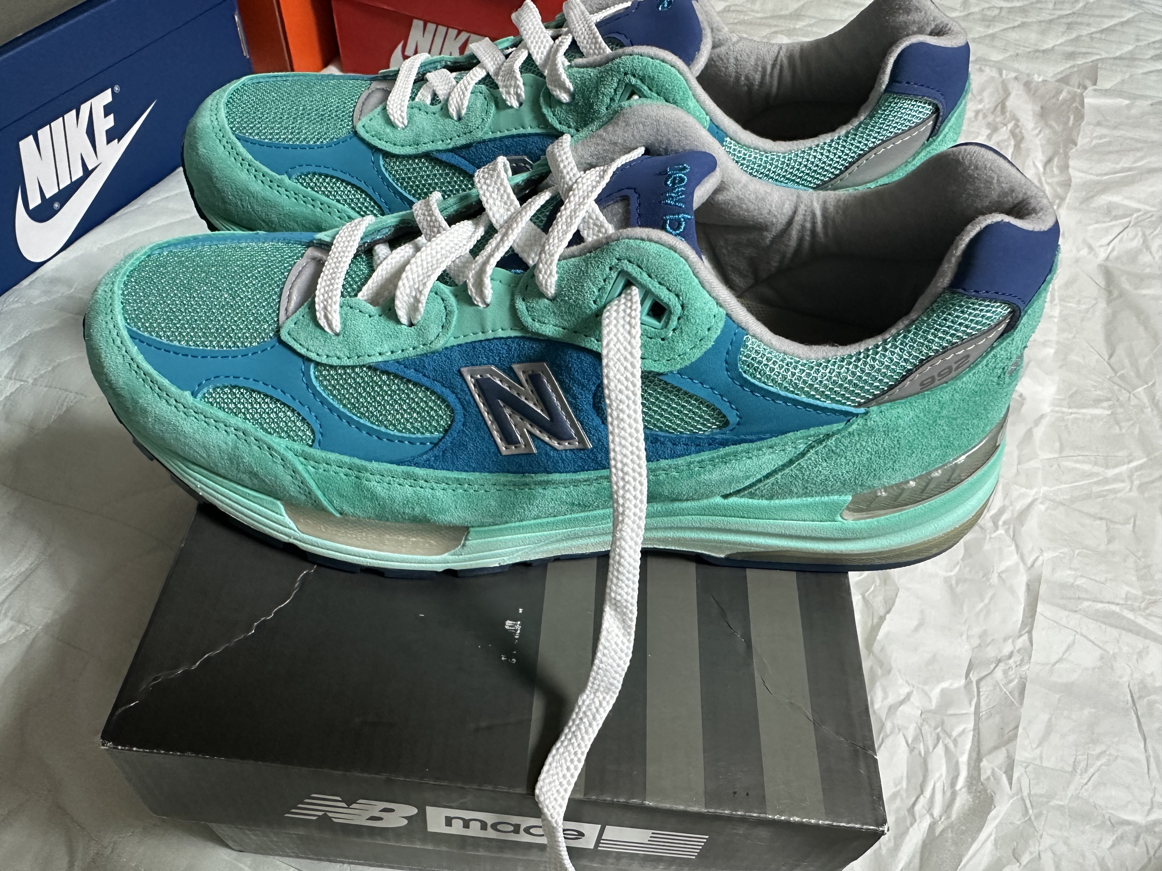 New Balance 992 Made in USA Yellow Blue, New Balance 992 Made in USA Teal Blue 착용 스타일 - 4