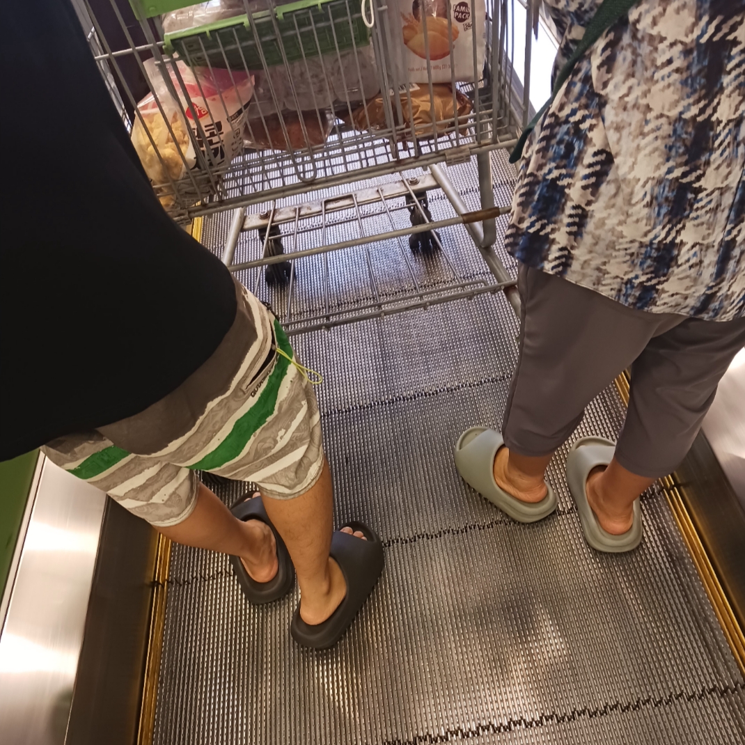Adidas Yeezy Slide Salt, Adidas Yeezy Slide Onyx 착용 스타일