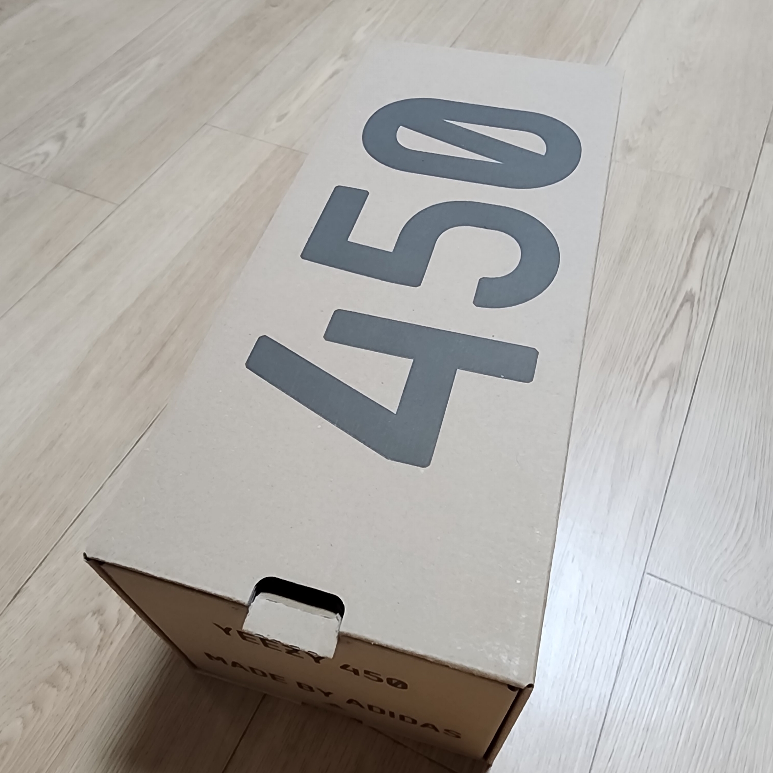 Adidas Yeezy 450 Cinder 착용 스타일 - 1