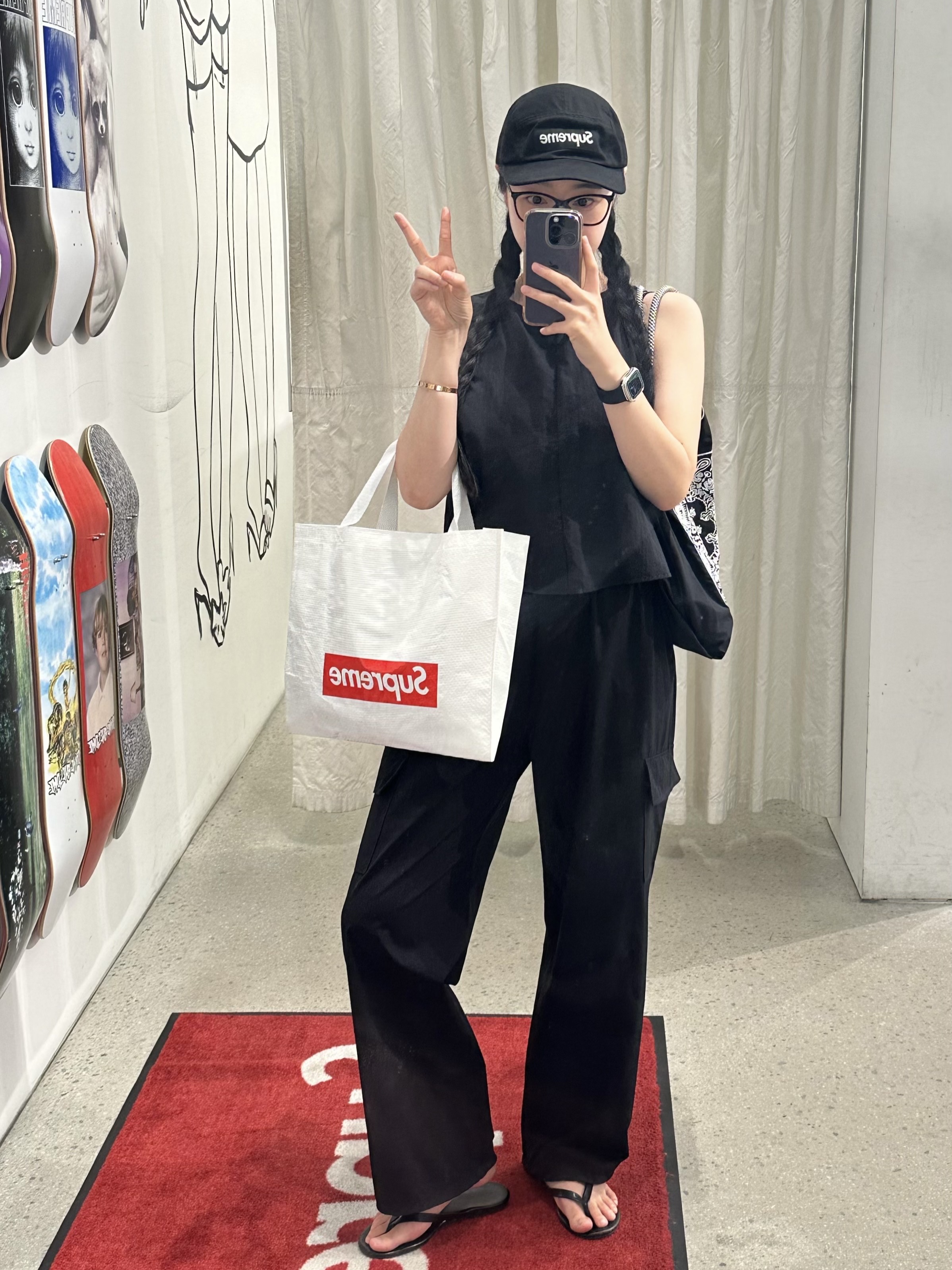 Supreme Washed Chino Twill Camp Cap Black 착용 스타일 - 1