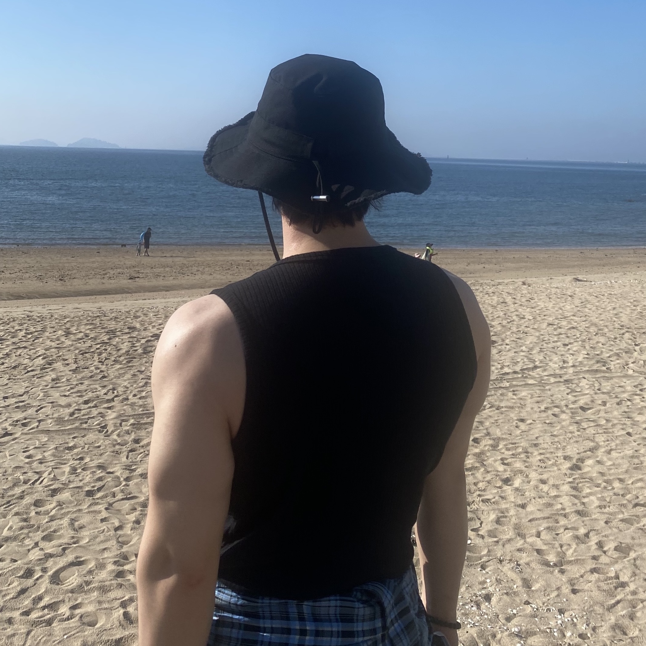 Jacquemus Le Bob Artichaut Bucket Hat Black 착용 스타일 - 2