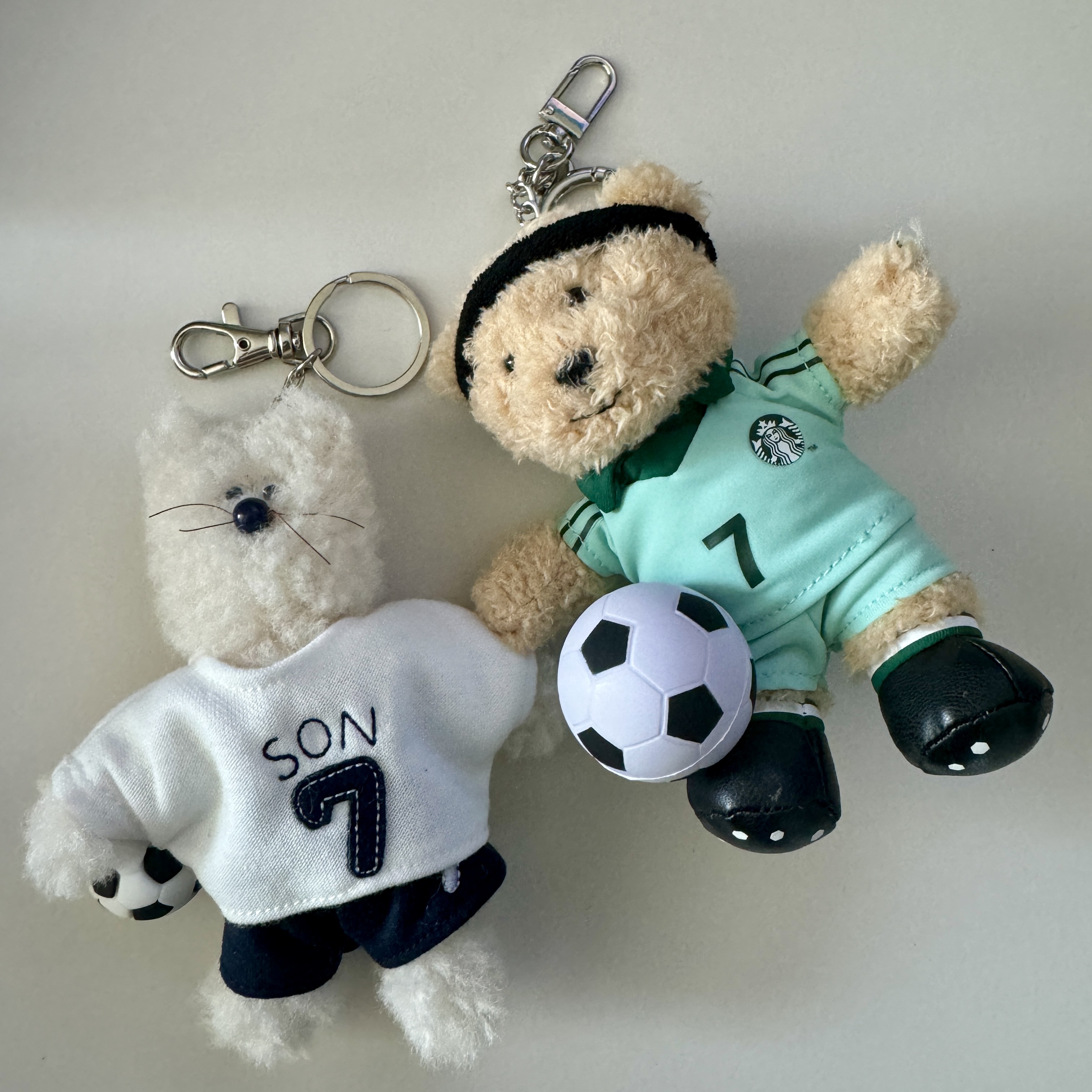 Monamhee x NOS7 SON.hee Keyring Cream, Starbucks Soccer Bearista Keychain 착용 스타일