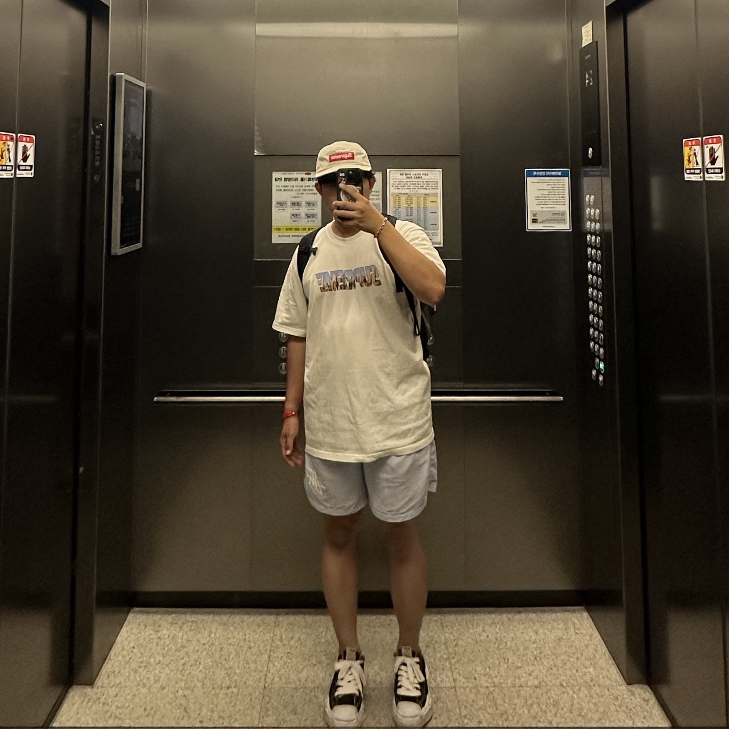 Supreme Gotham T-Shirt White - 23FW, Maison Mihara Yasuhiro Hank OG Sole Canvas Low-top Sneakers Black 착용 스타일