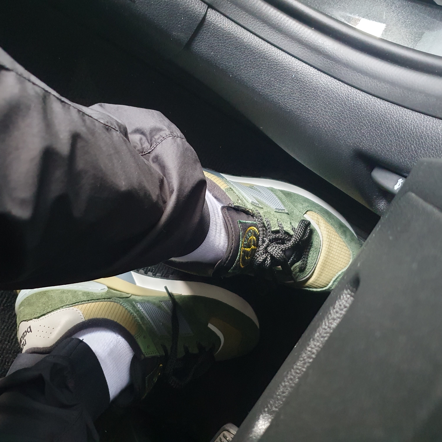 New Balance x Stone Island 574 Legacy Dark Green 착용 스타일 - 1