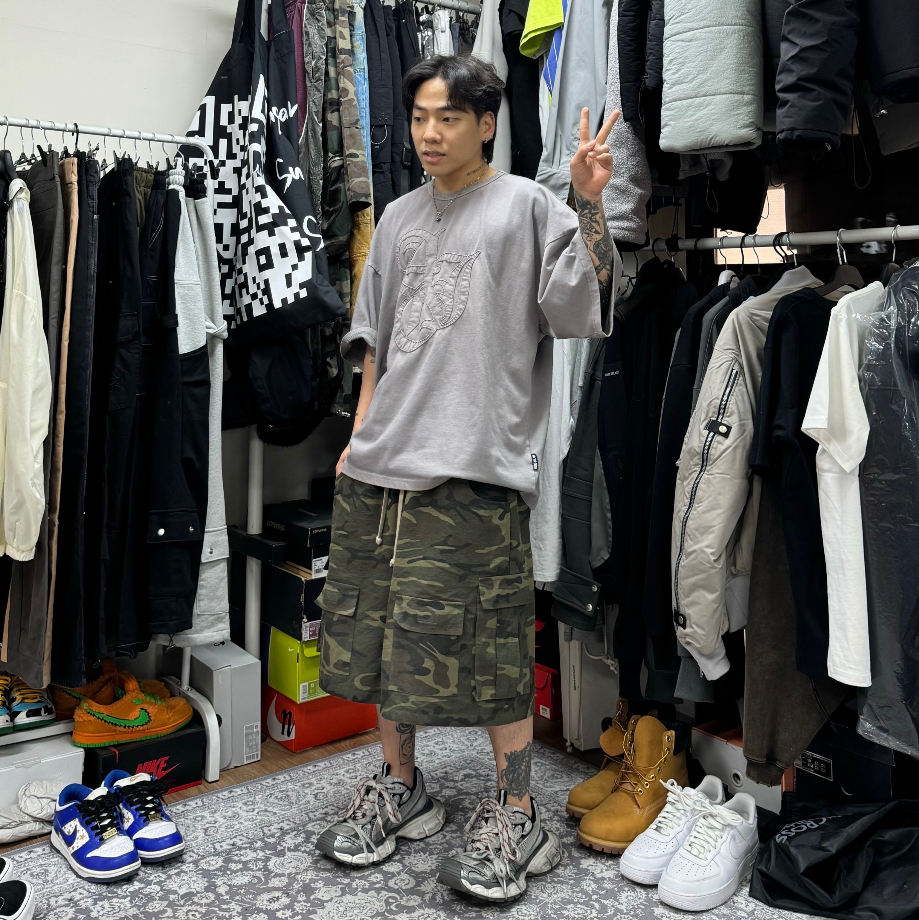 Balenciaga 3XL Sneakers Grey White Red 착용 스타일 - 2
