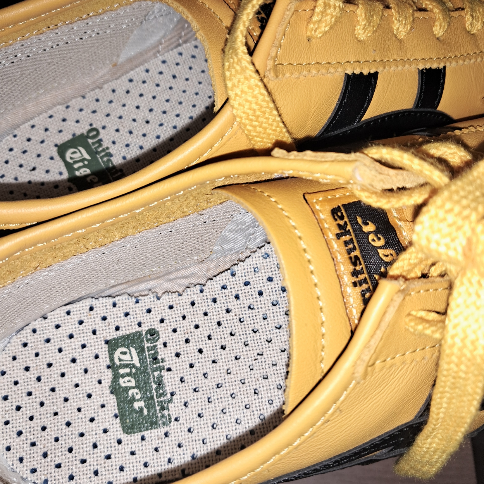 Onitsuka Tiger Mexico 66 Yellow Black 착용 스타일 - 2