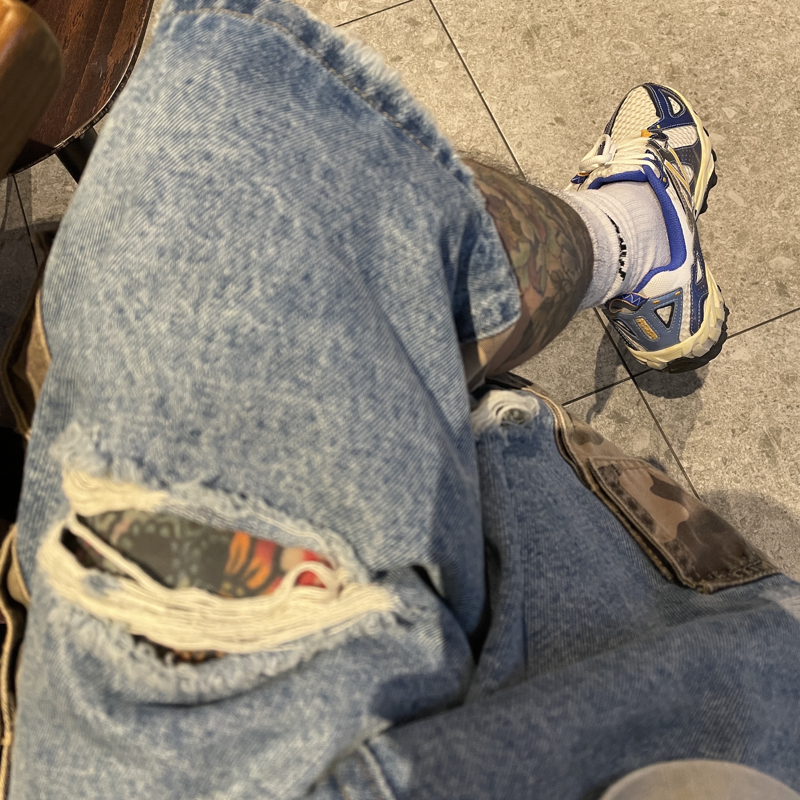 New Balance x Yeseyesee ML610 Atlantic Blue Varsity Gold 착용 스타일