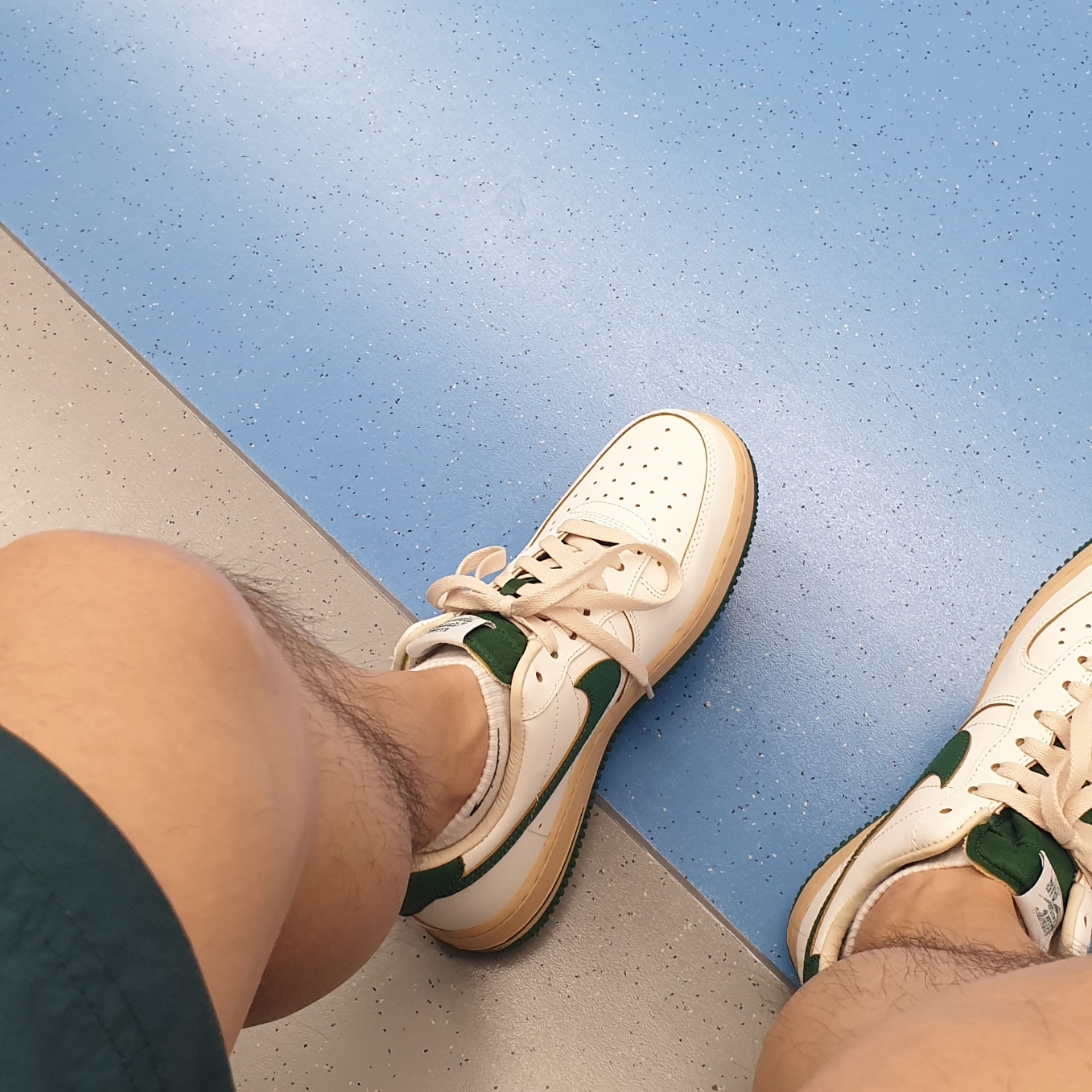 (W) Nike Air Force 1 Low Gorge Green 착용 스타일 - 2
