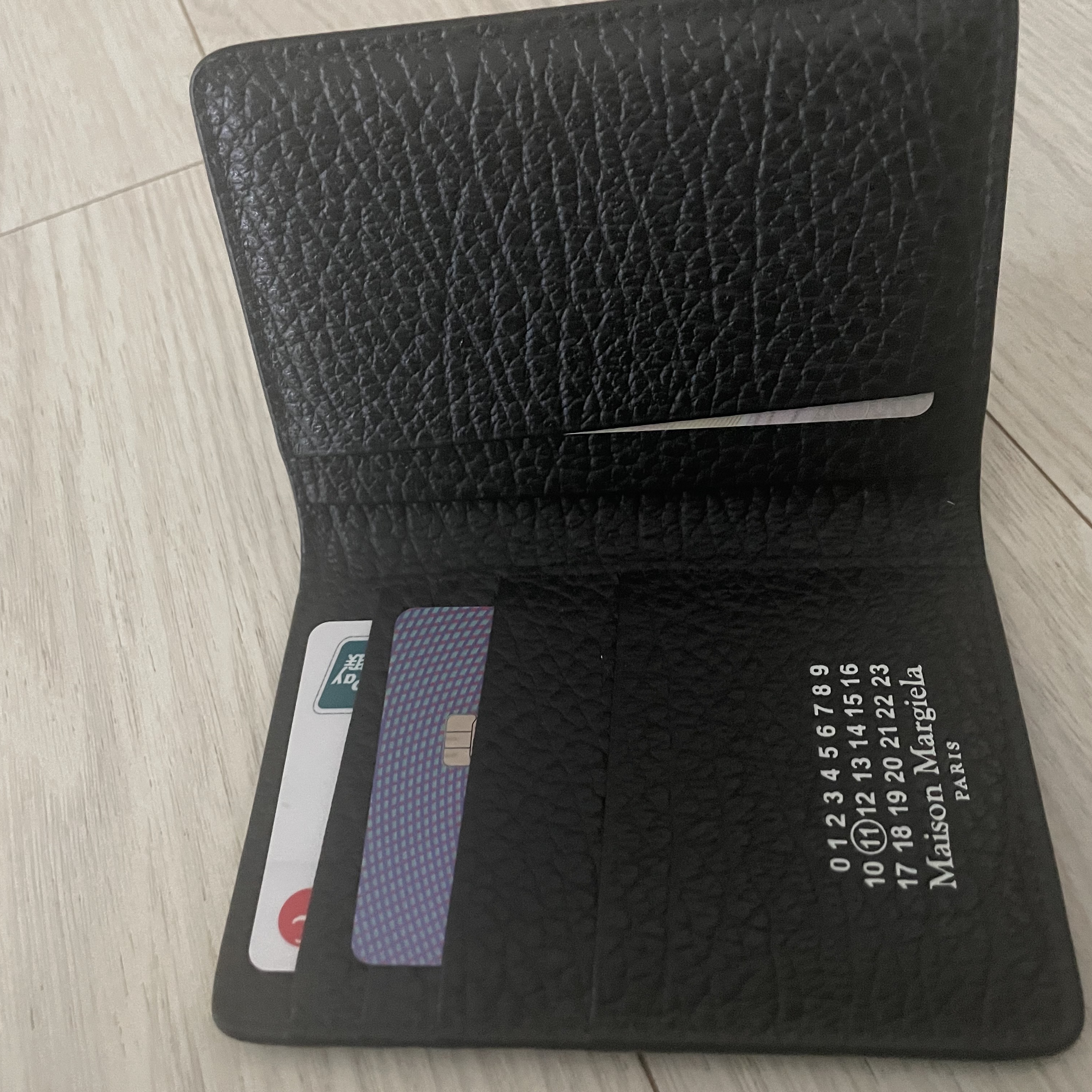 Maison Margiela Bovine Leather Card Holder Black 착용 스타일 - 2