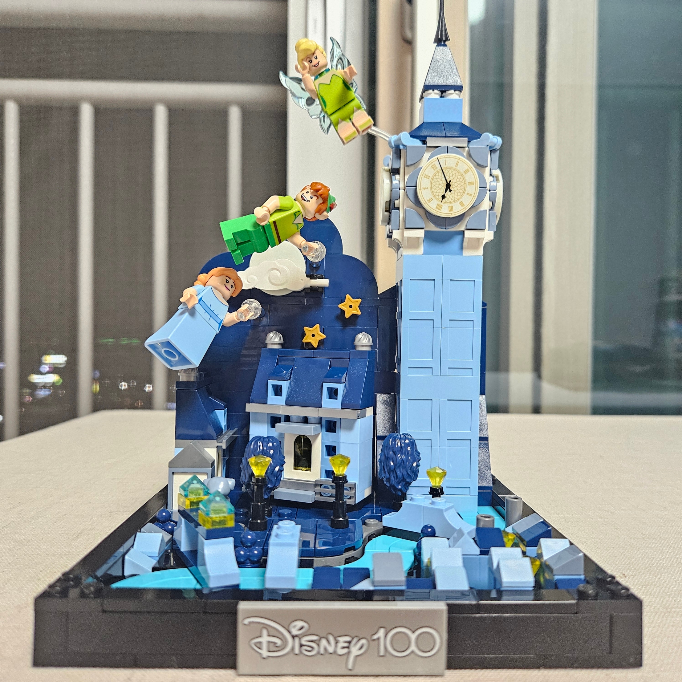 Lego Disney Peter Pan & Wendy's Flight Over London 착용 스타일