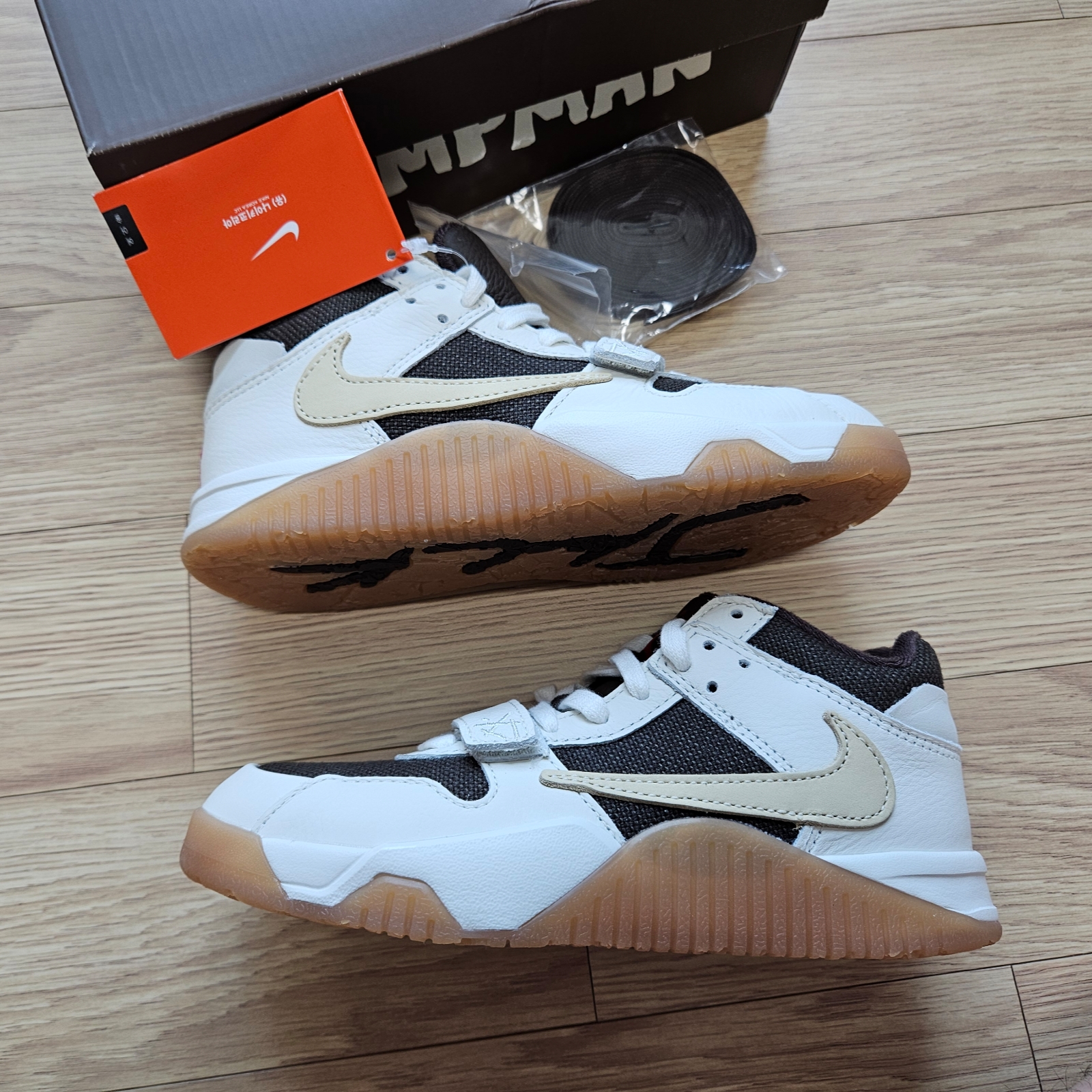 (PS) Jordan x Travis Scott Jumpman Jack TR Sail and Dark Mocha 착용 스타일 - 2