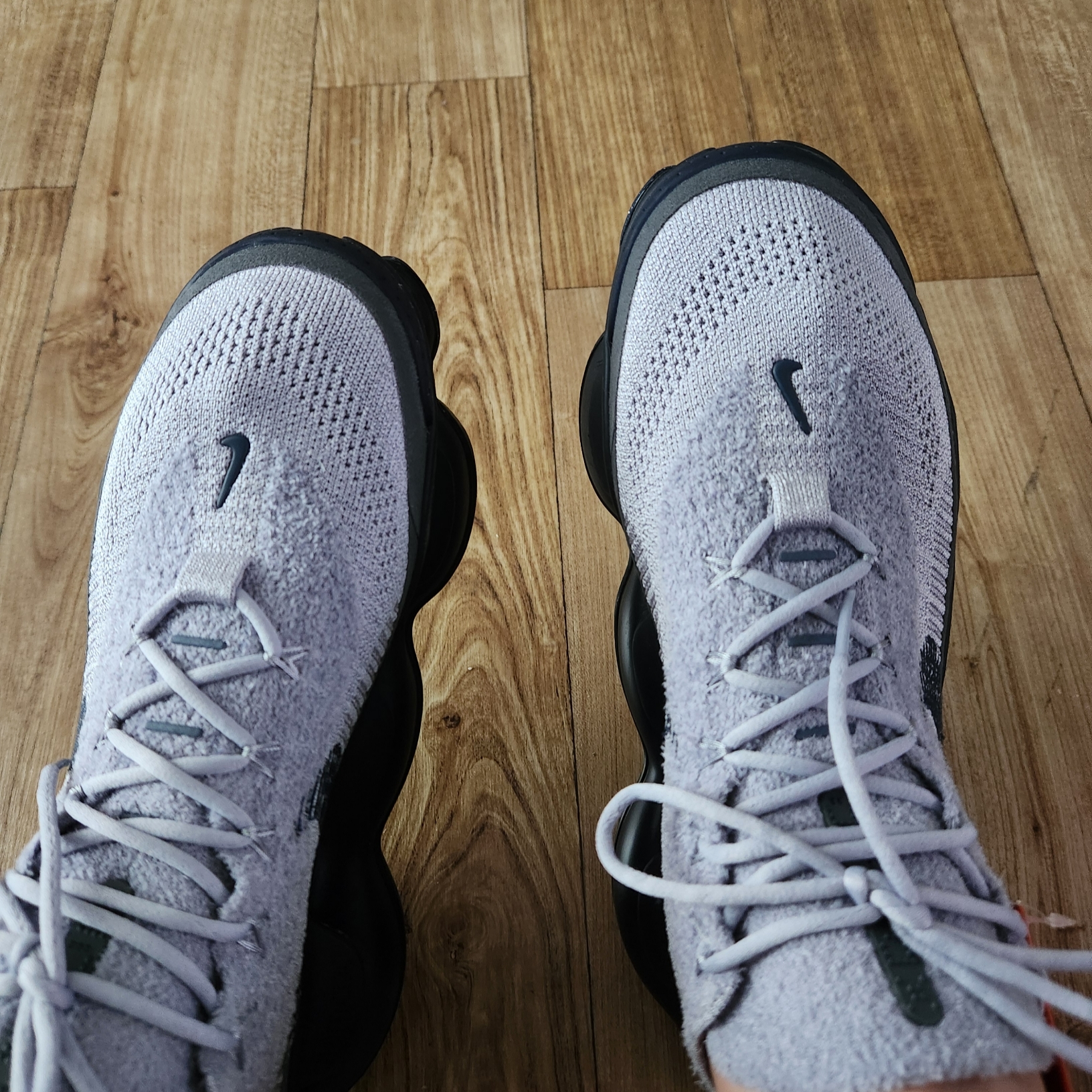 Nike Air Max Scorpion Flyknit Pewter Dark Smoke Grey 착용 스타일