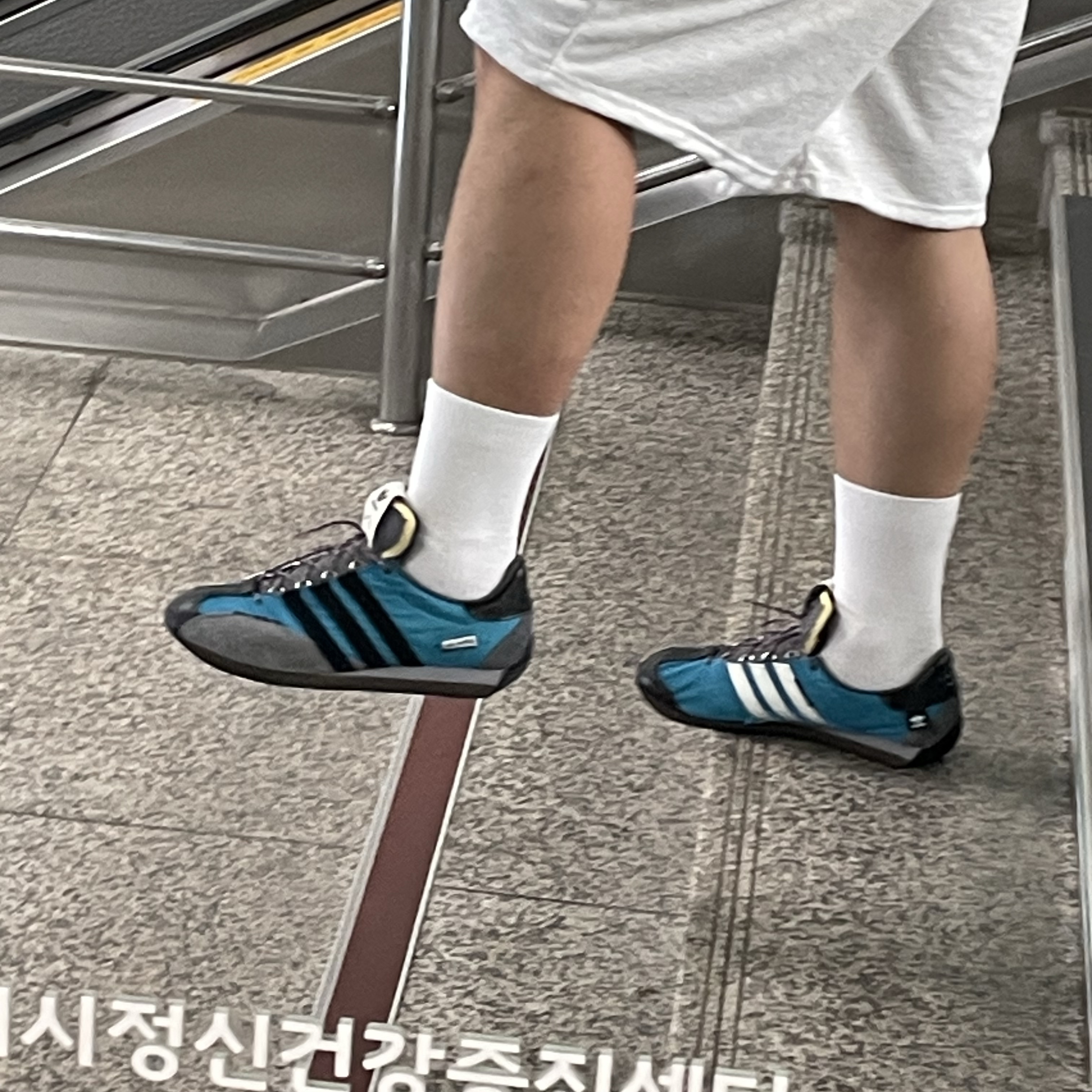 Adidas x Song for the Mute Country OG Active Teal Core Black 착용 스타일 - 1