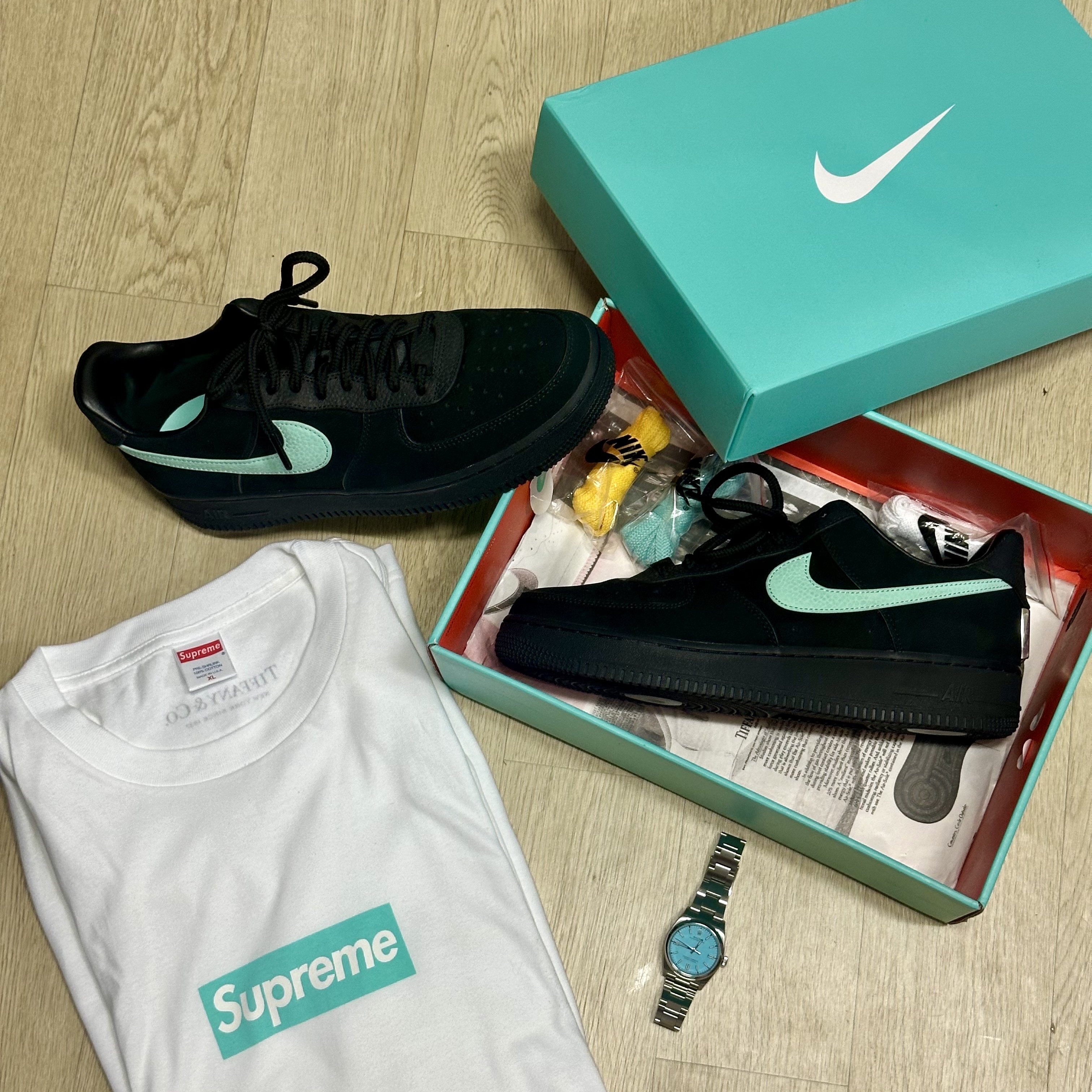 Nike x Tiffany & Co. Air Force 1 Low SP 1837, Supreme x Tiffany & Co. Box Logo T-Shirt White - 21FW 착용 스타일 - 1