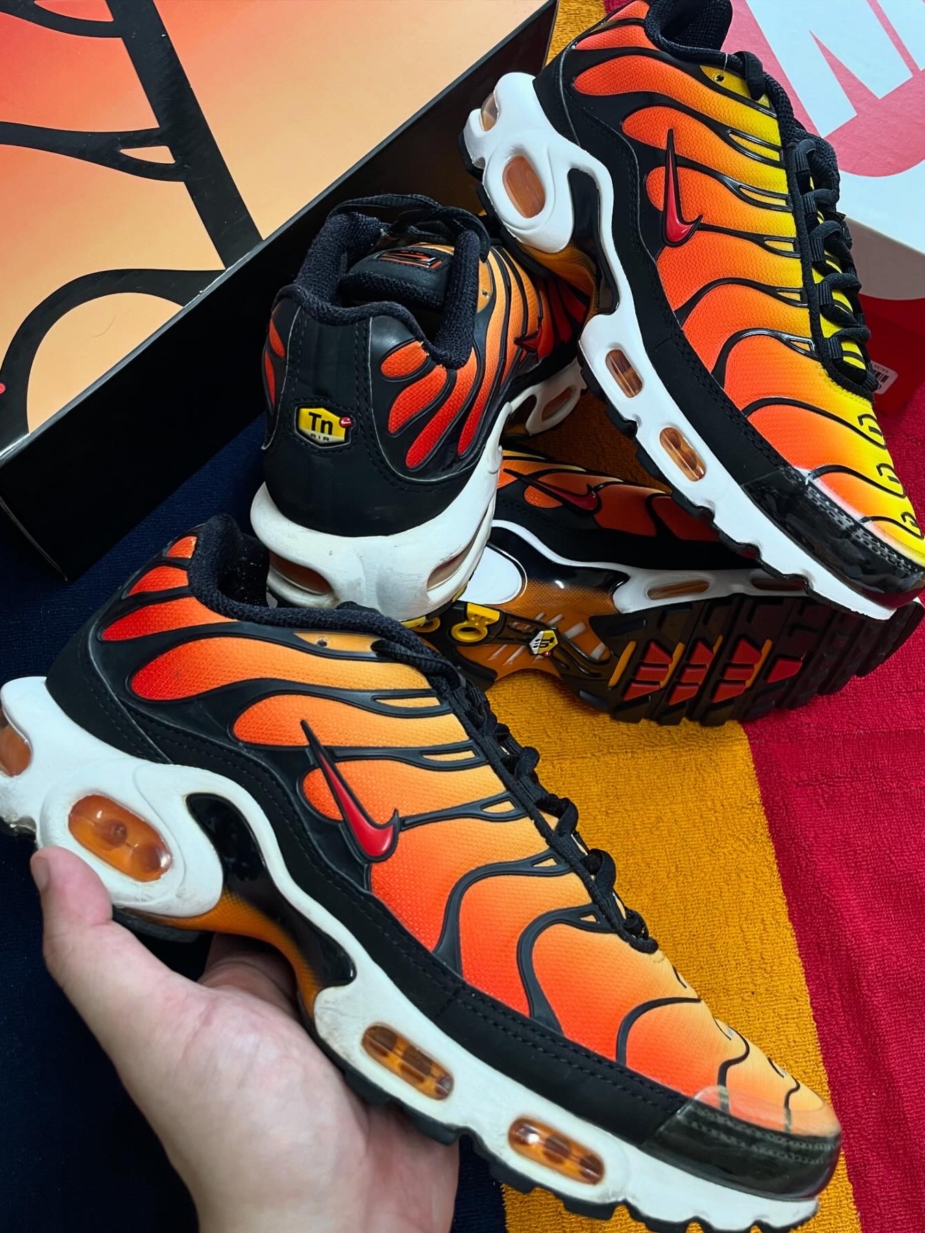 Nike Air Max Plus Bright Ceramic and Tour Yellow, Nike Air Max Plus OG Pimento 2018 착용 스타일 - 2