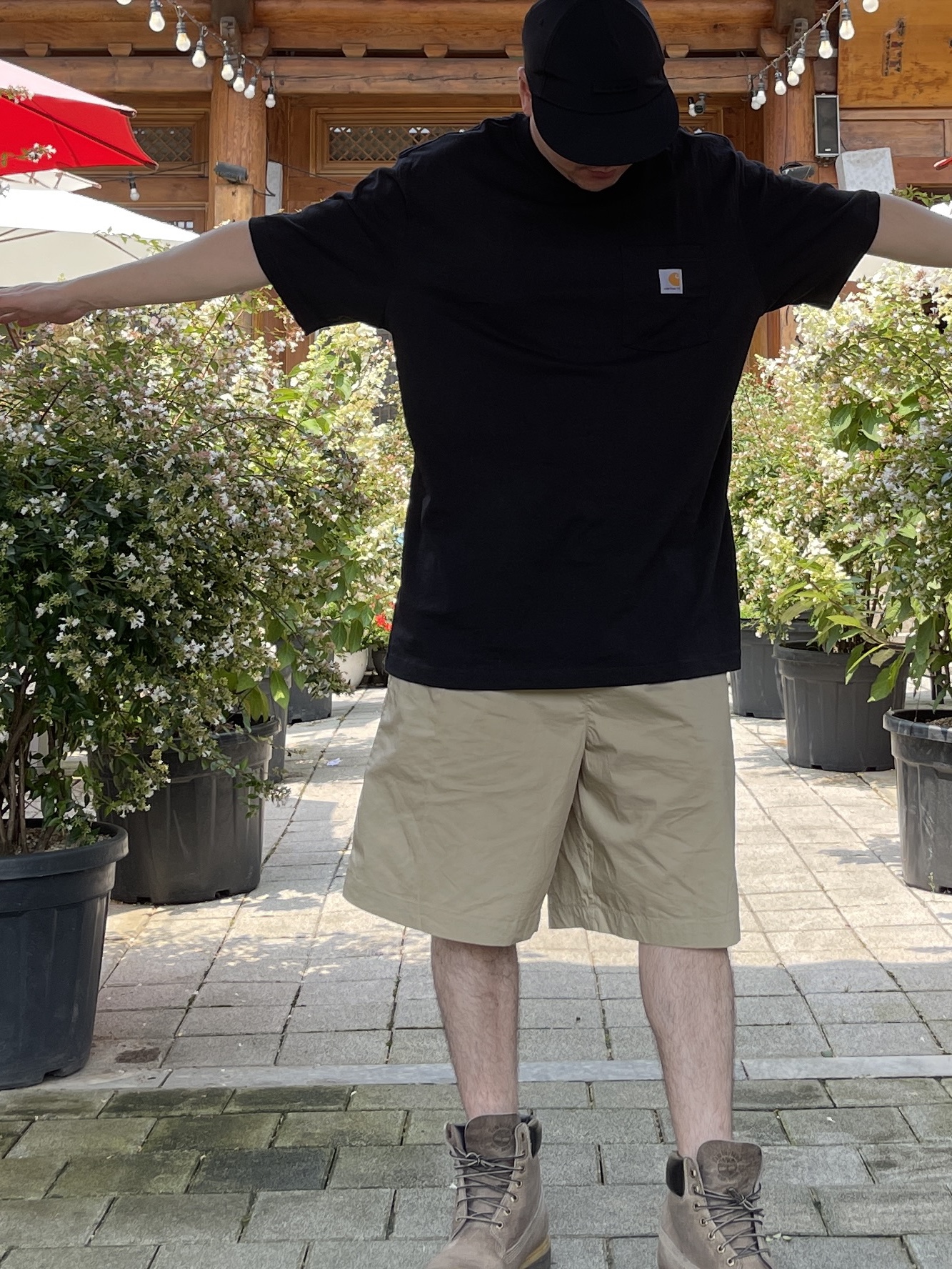Essentials Nylon Baseball Cap Jet Black, Carhartt Loose Fit Heavyweight Regular Short Sleeve Pocket T-Shirt Black 착용 스타일