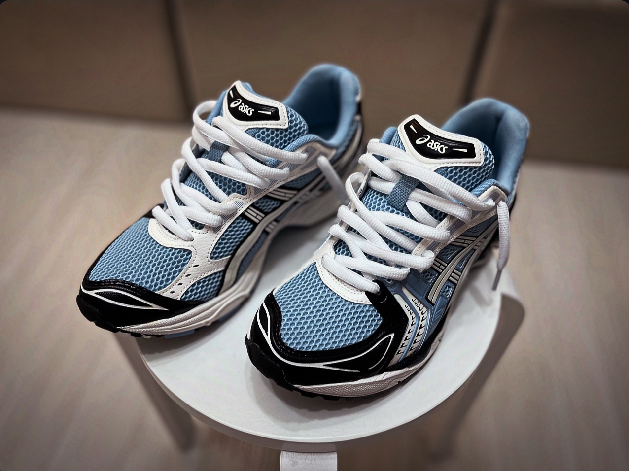 Asics Unlimited Gel-Kayano 14 Mist Cream 착용 스타일