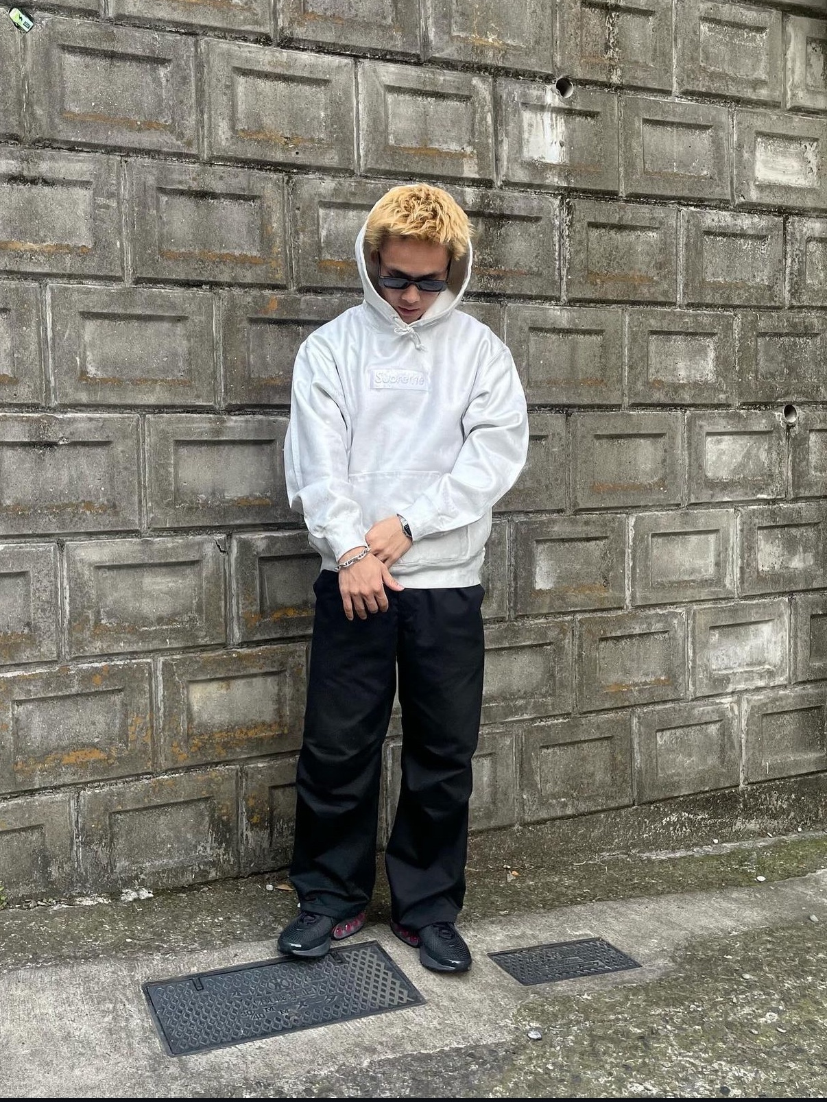 Supreme x MM6 Maison Margiela Foil Box Logo Hooded Sweatshirt White - 24SS 착용 스타일 - 1
