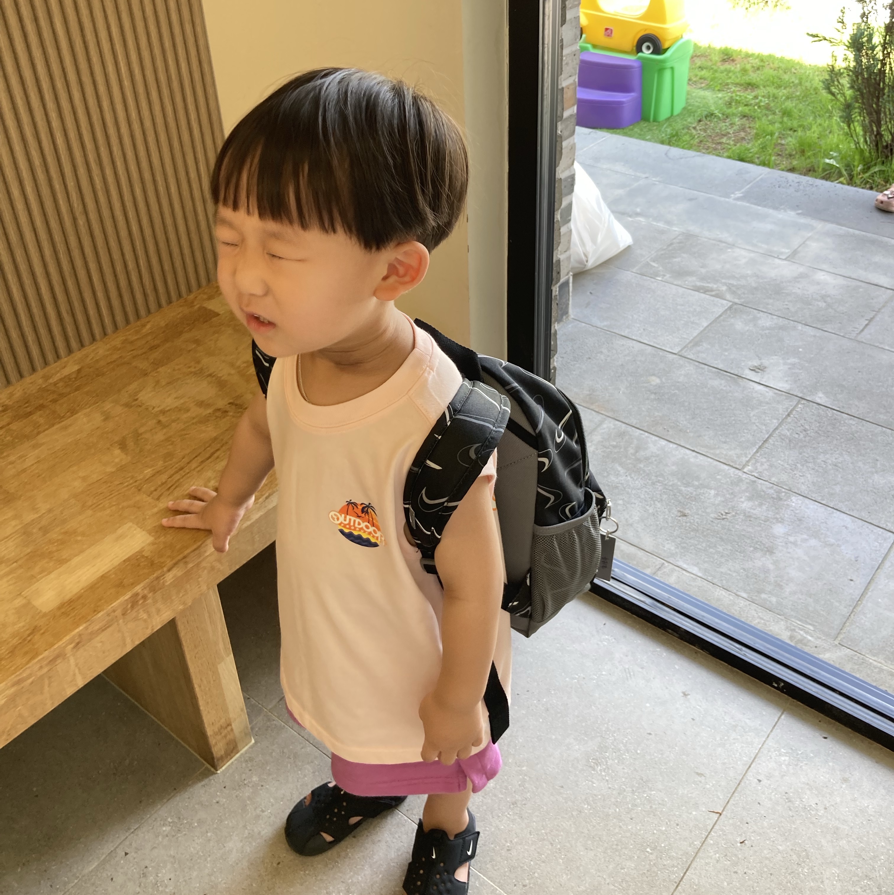 (Kids) Nike Brasilia JDI Mini Backpack 11L Black Smoke Grey, (W) Nike Air Vapormax 2023 Flyknit Black Anthracite 착용 스타일 - 1