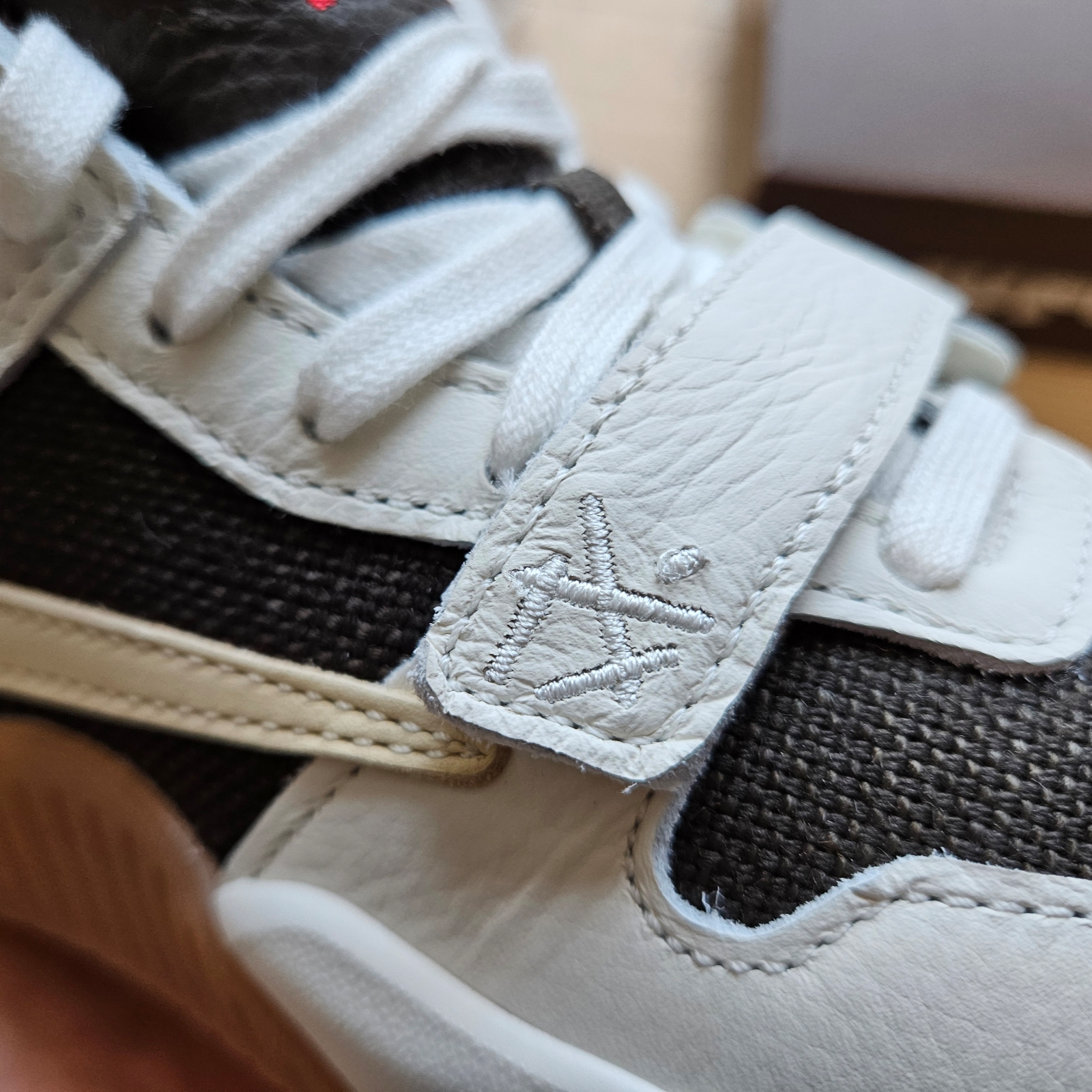 (PS) Jordan x Travis Scott Jumpman Jack TR Sail and Dark Mocha 착용 스타일 - 7